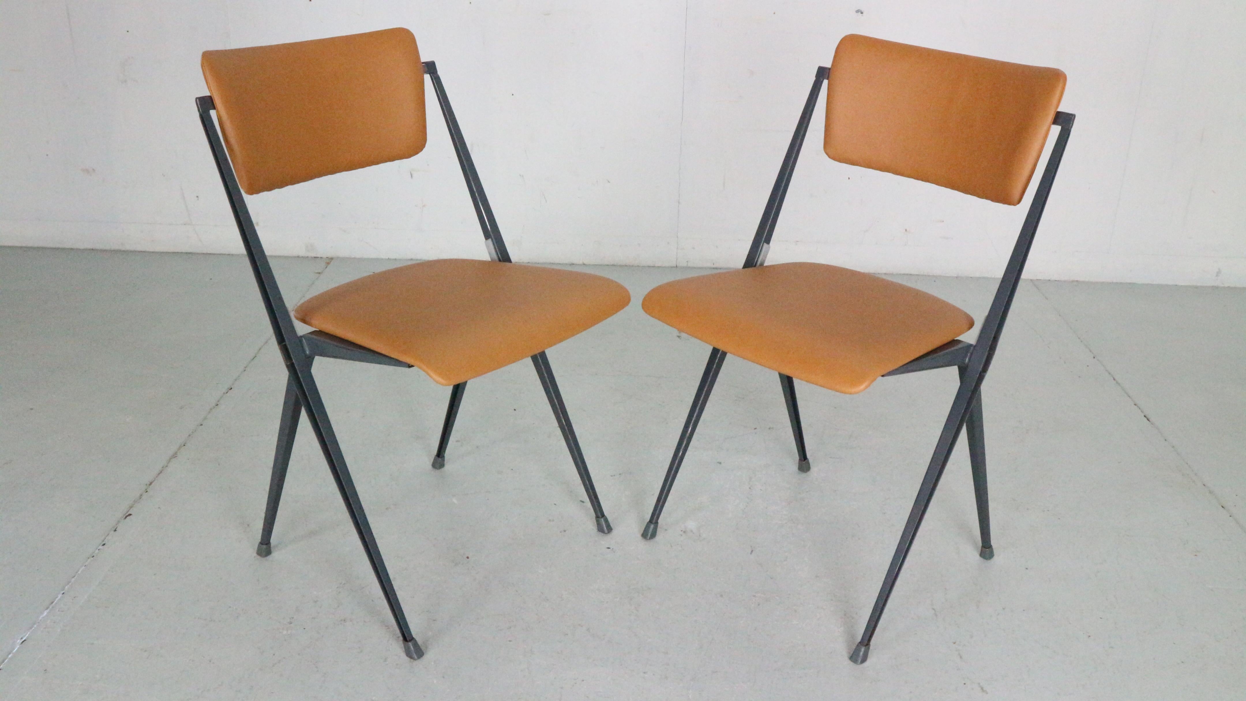 Wim Rietveld Set Of 4 Pyramide Chairs For De Cirkel, 1966 Netherlands For Sale 4