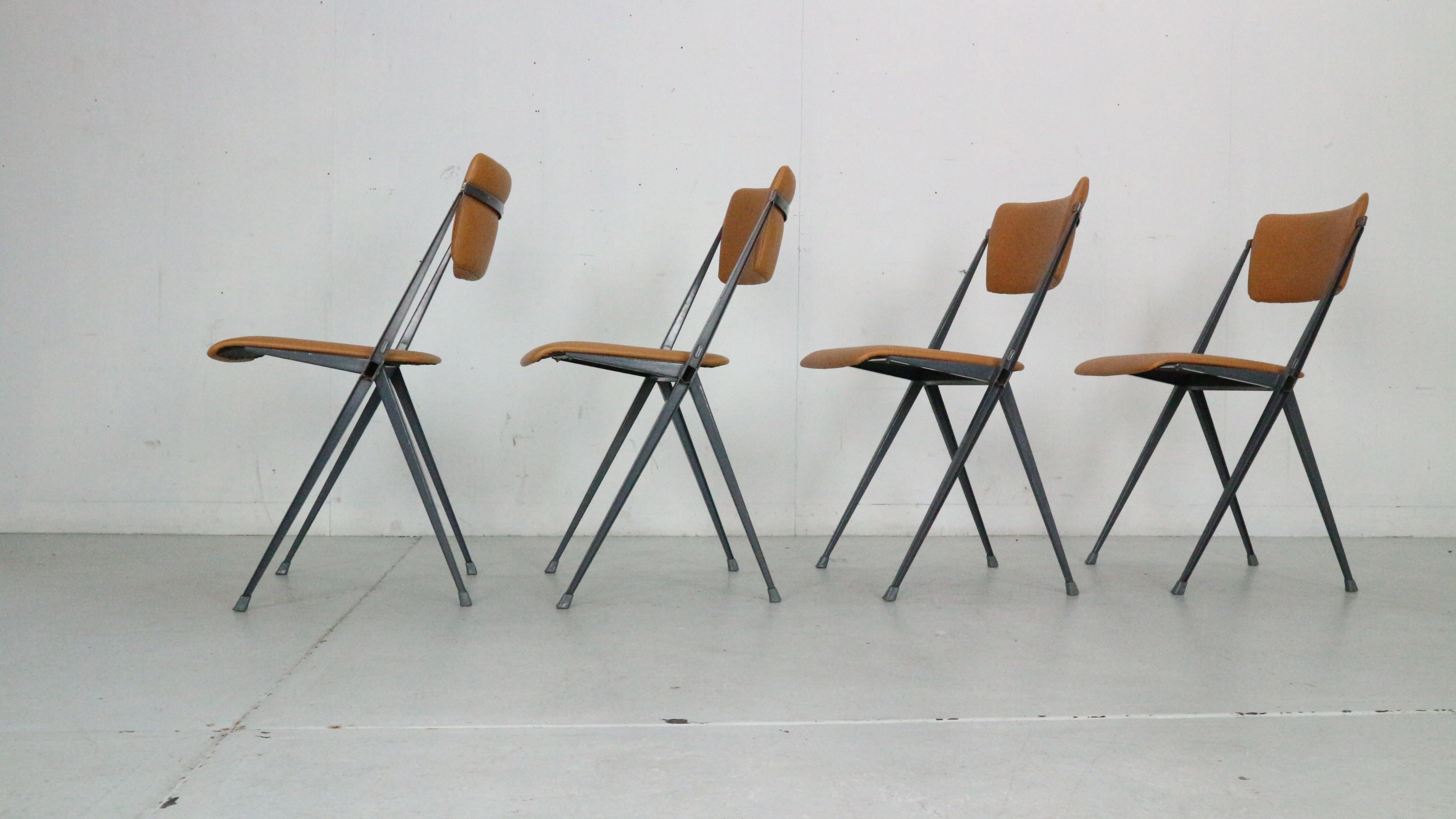 Wim Rietveld Set Of 4 Pyramide Chairs For De Cirkel, 1966 Netherlands For Sale 1