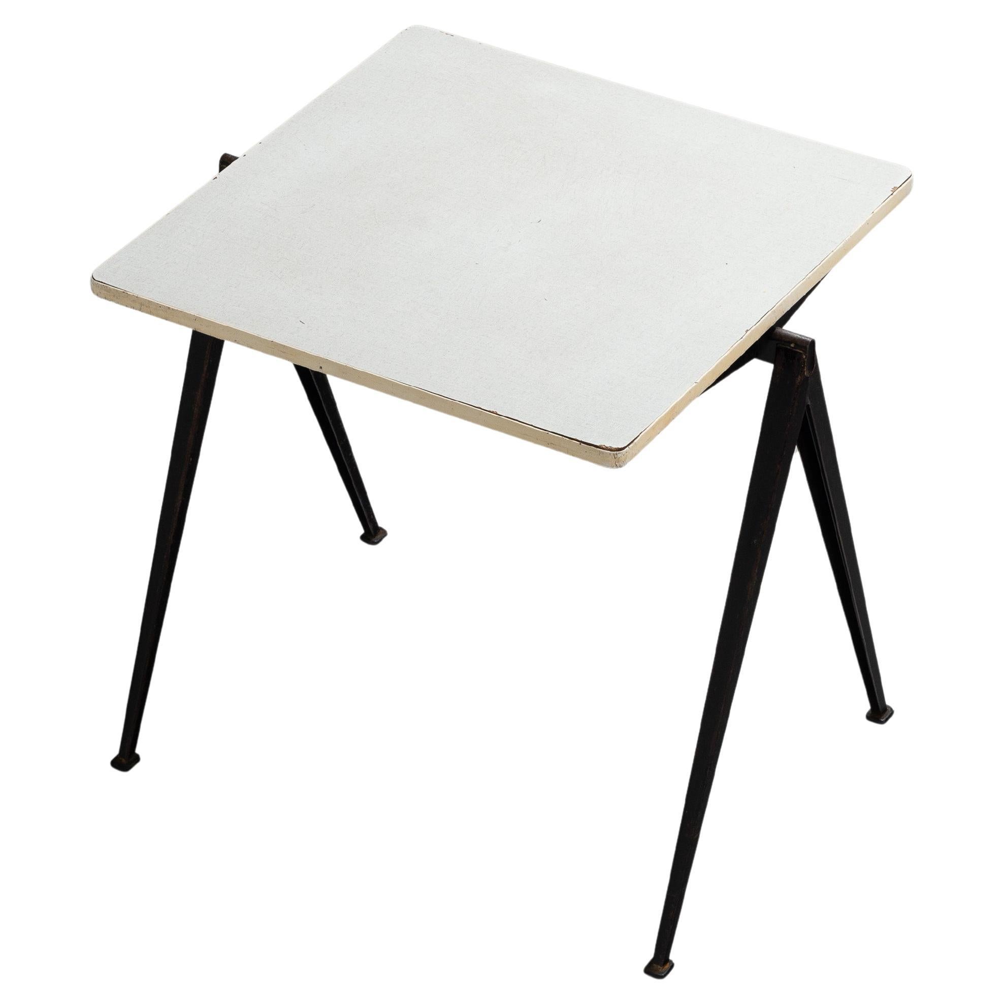 Wim Rietveld kleiner Pyramidentisch Ahrend Niederlande 1960
