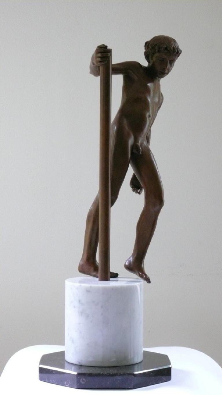 Ad Dextram Bronze Sculpture Nude Boy Male Figure Marble Stone  For Sale 3