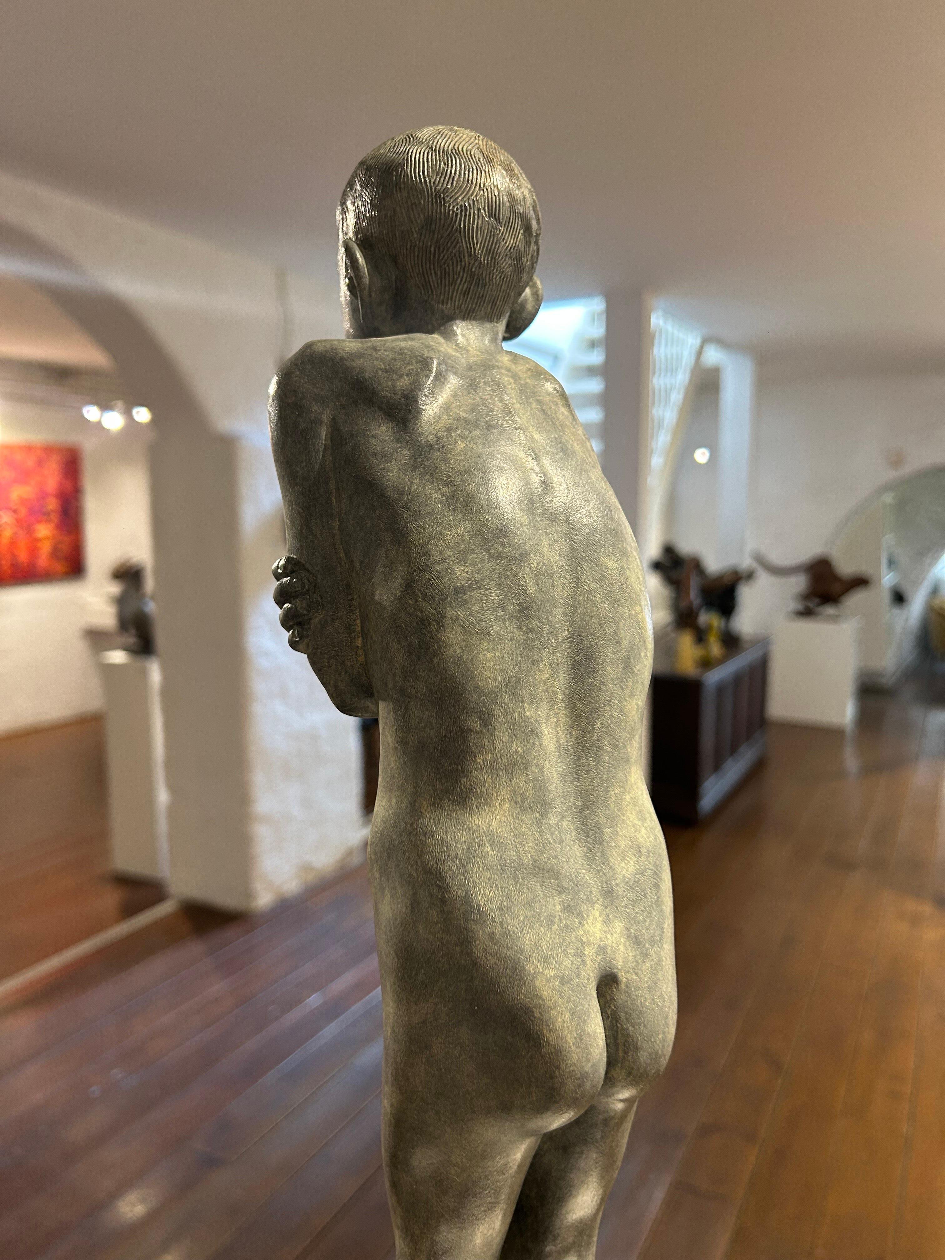 Algeo Bronce Escultura Figura Masculina Desnuda Niño Mármol Piedra - En Stock en venta 2