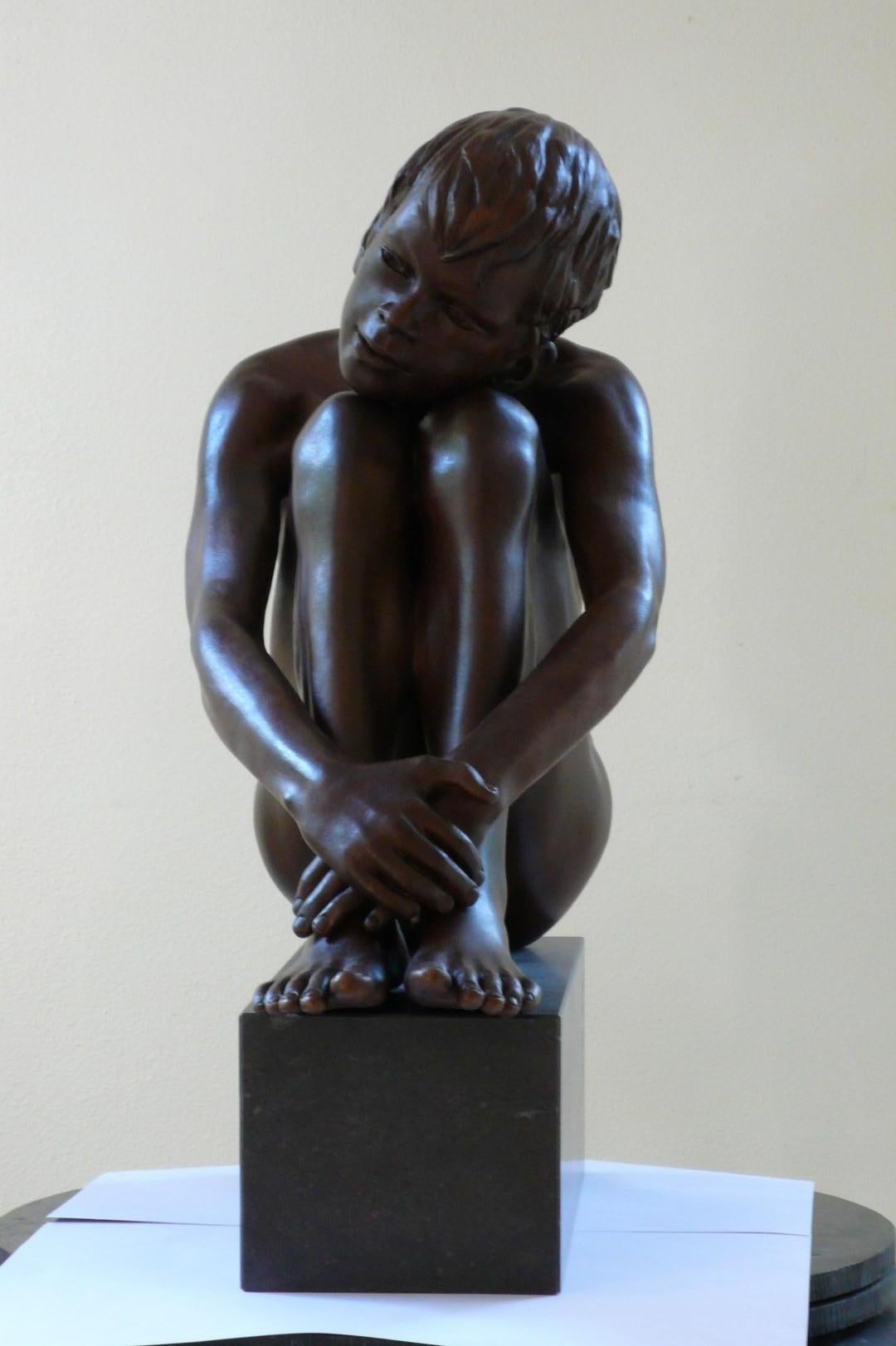 Alia Mihi Mens Est Scultura in bronzo Contemporanea Ragazzo nudo Marmo Pietra in vendita 3
