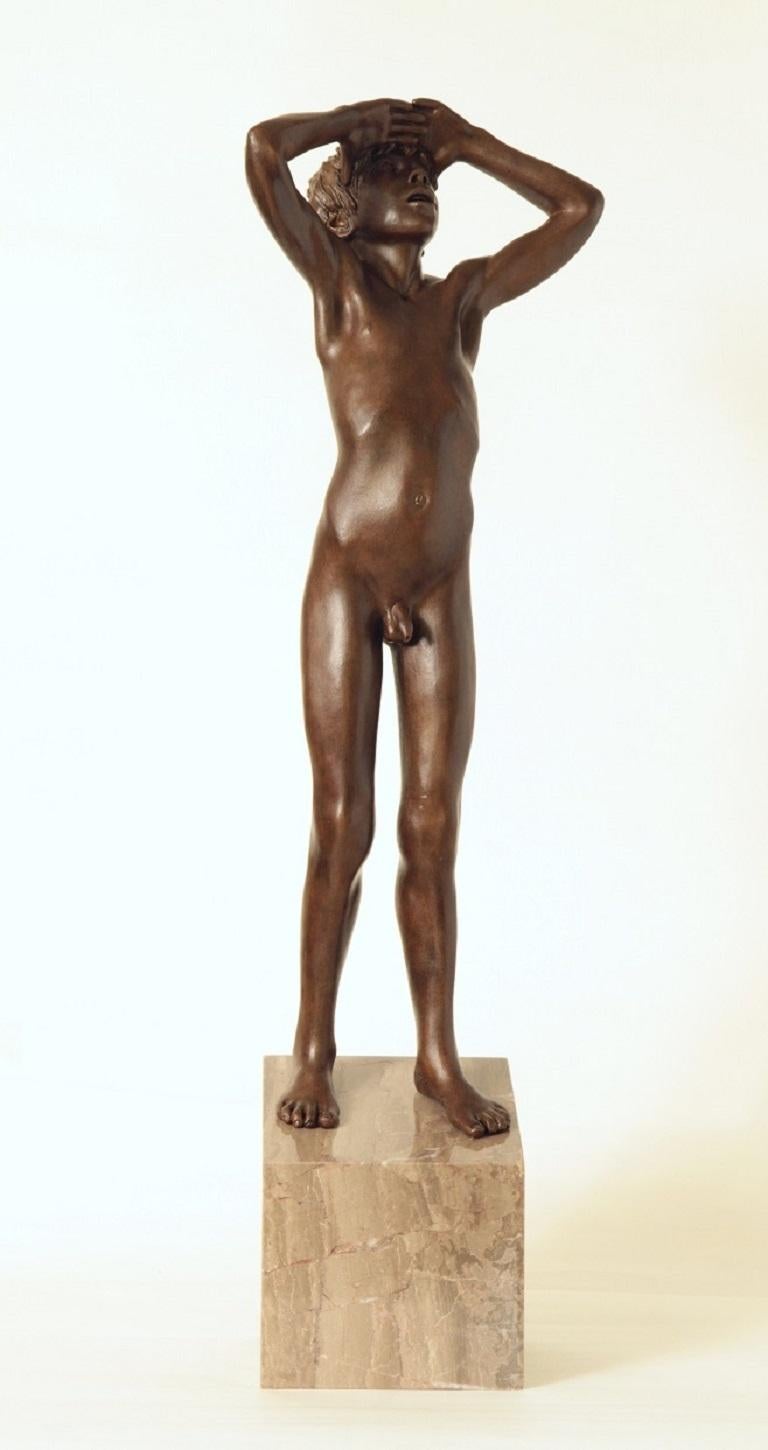 Aquila Bronze Skulptur Nackter Junge Marmor Stone Contemporary Vorrätig  – Sculpture von Wim van der Kant