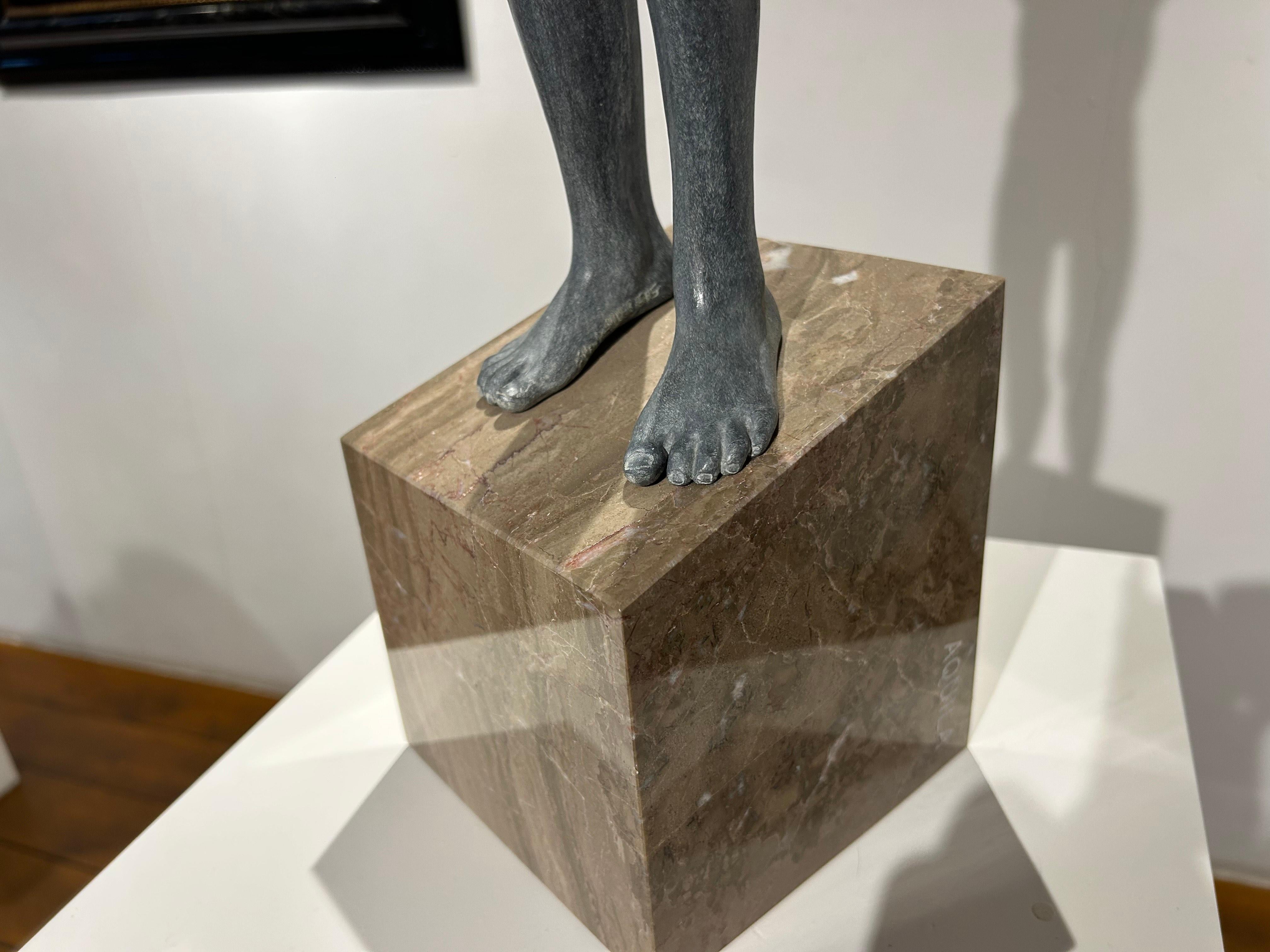 Aquila Escultura Bronce Niño Desnudo Mármol Piedra Contemporáneo En Stock en venta 4