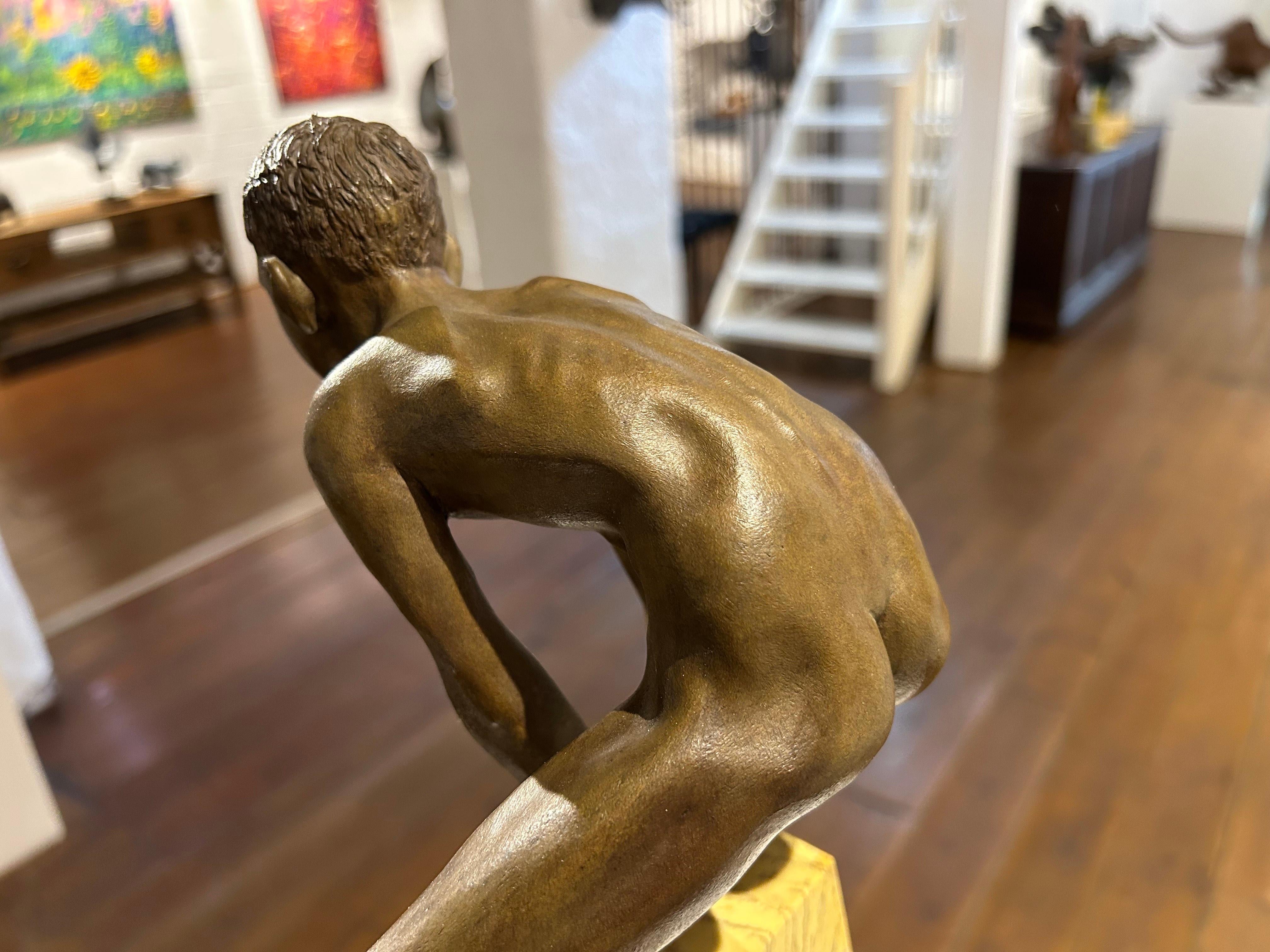 Ausum Bronzo Scultura Contemporanea Pietra Marmo Ragazzo Nudo Figura Maschile

Wim van der Kant (1949, Kampen) è un artista autodidatta. Oltre alla sua intensa professione di insegnante in una scuola superiore, pratica intensamente la sua