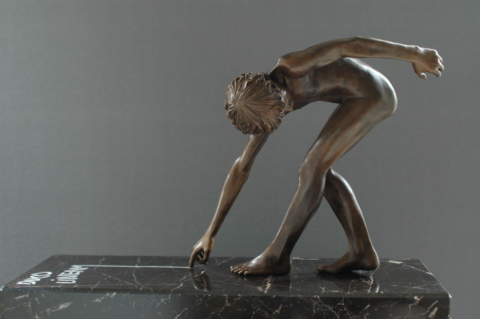 Duco Lineam Bronze-Skulptur Junge Männlich Nackt Figur Marmor – Sculpture von Wim van der Kant