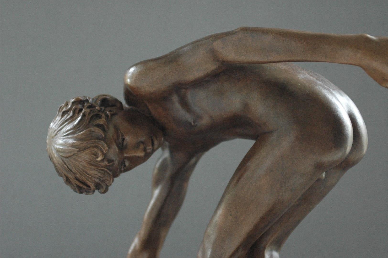 Duco Lineam Bronze-Skulptur Junge Männlich Nackt Figur Marmor (Gold), Figurative Sculpture, von Wim van der Kant