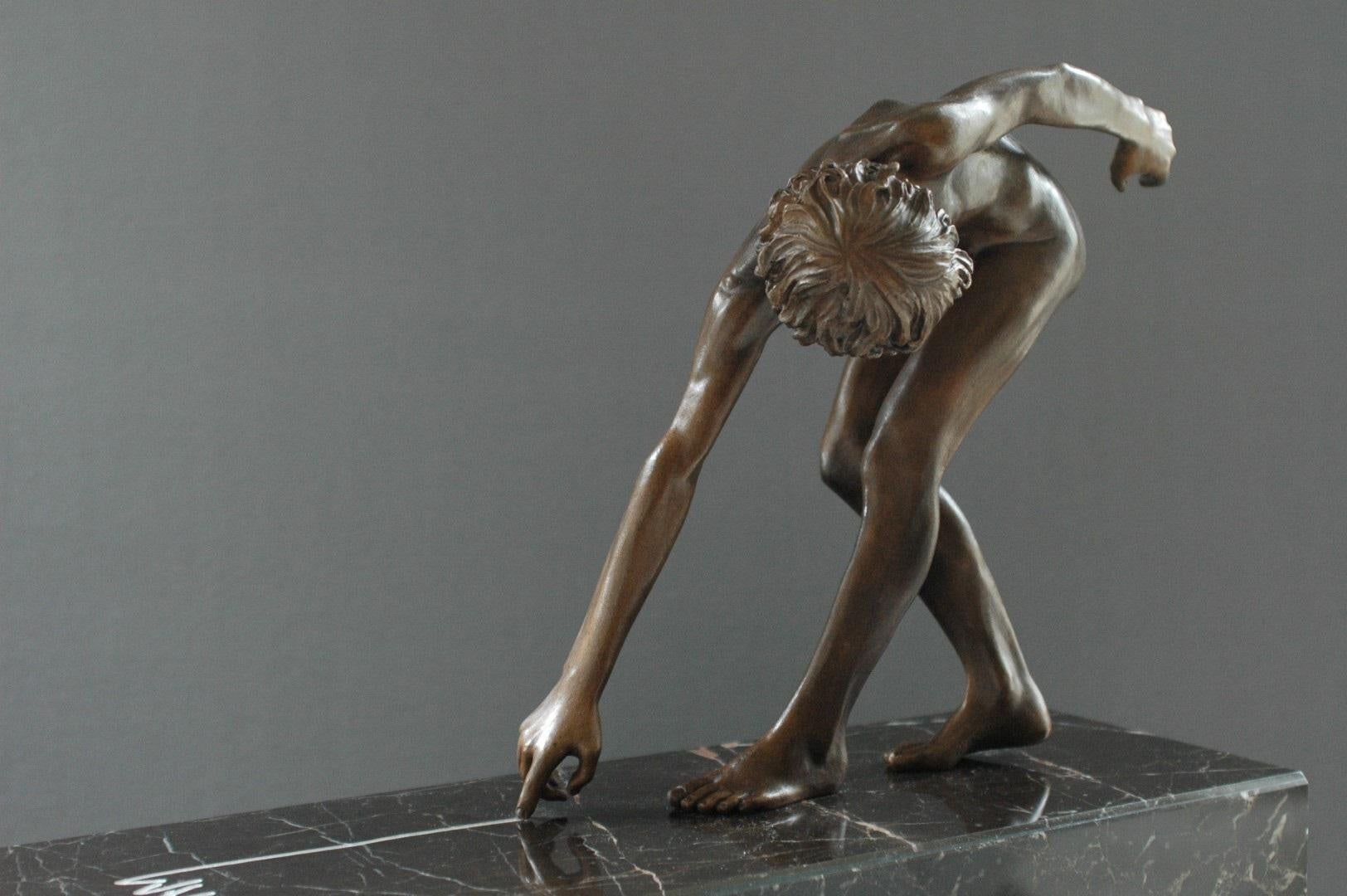 Wim van der Kant Figurative Sculpture – Duco Lineam Bronze-Skulptur Junge Männlich Nackt Figur Marmor