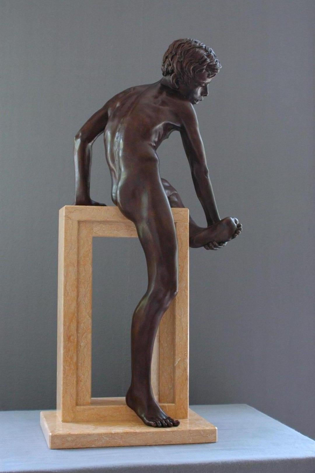 Finis Salt Bronze-Skulptur Nackter Junge männliche Figur Marmorstein (Zeitgenössisch), Sculpture, von Wim van der Kant