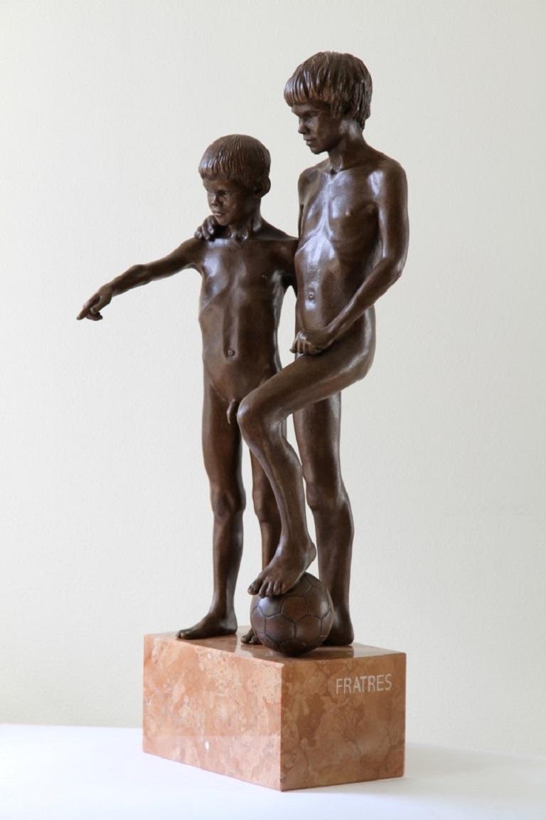 Bronzeskulptur Junge Brüder und männliche Aktfigur aus Marmorstein von Fratres, Bronzeskulptur (Zeitgenössisch), Sculpture, von Wim van der Kant