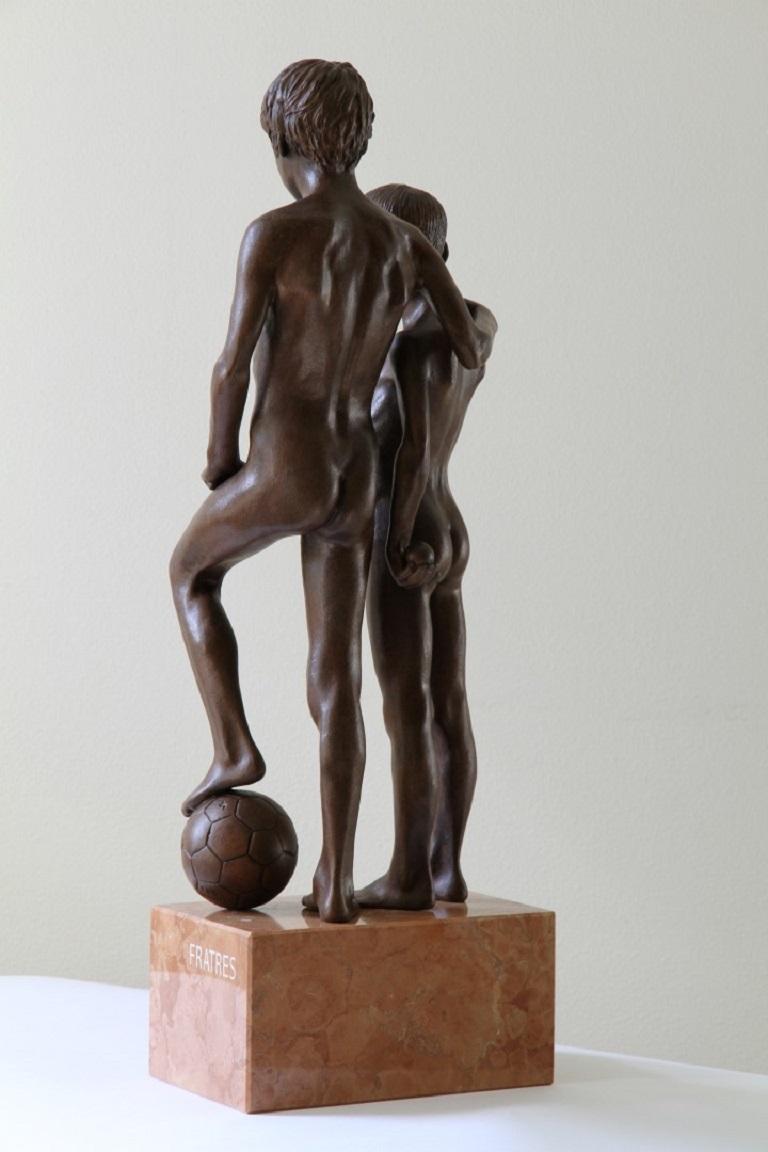 Scultura in bronzo Fratres Boys Brothers Figura maschile nuda Marmo Pietra in vendita 1