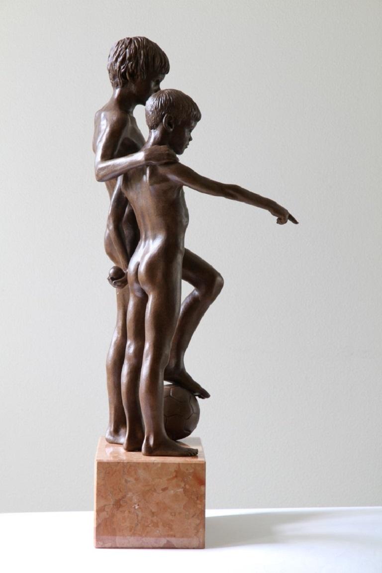 Sculpture de Fratres garçons frères nus masculins figure en marbre en vente 5