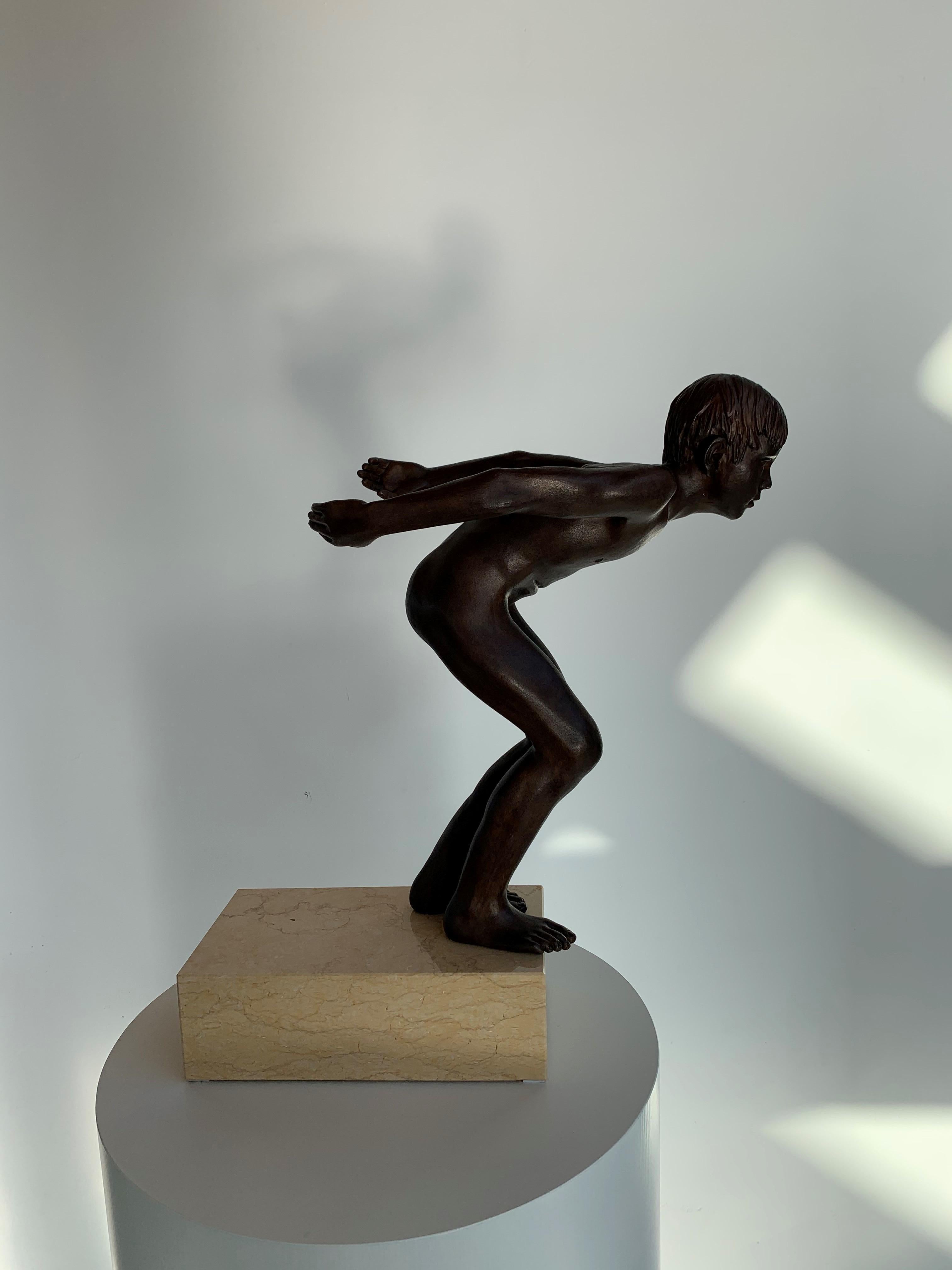 Insilit Bronze Marmor Stein Nude Contemporary Skulptur Junge Springen Auf Lager  – Sculpture von Wim van der Kant
