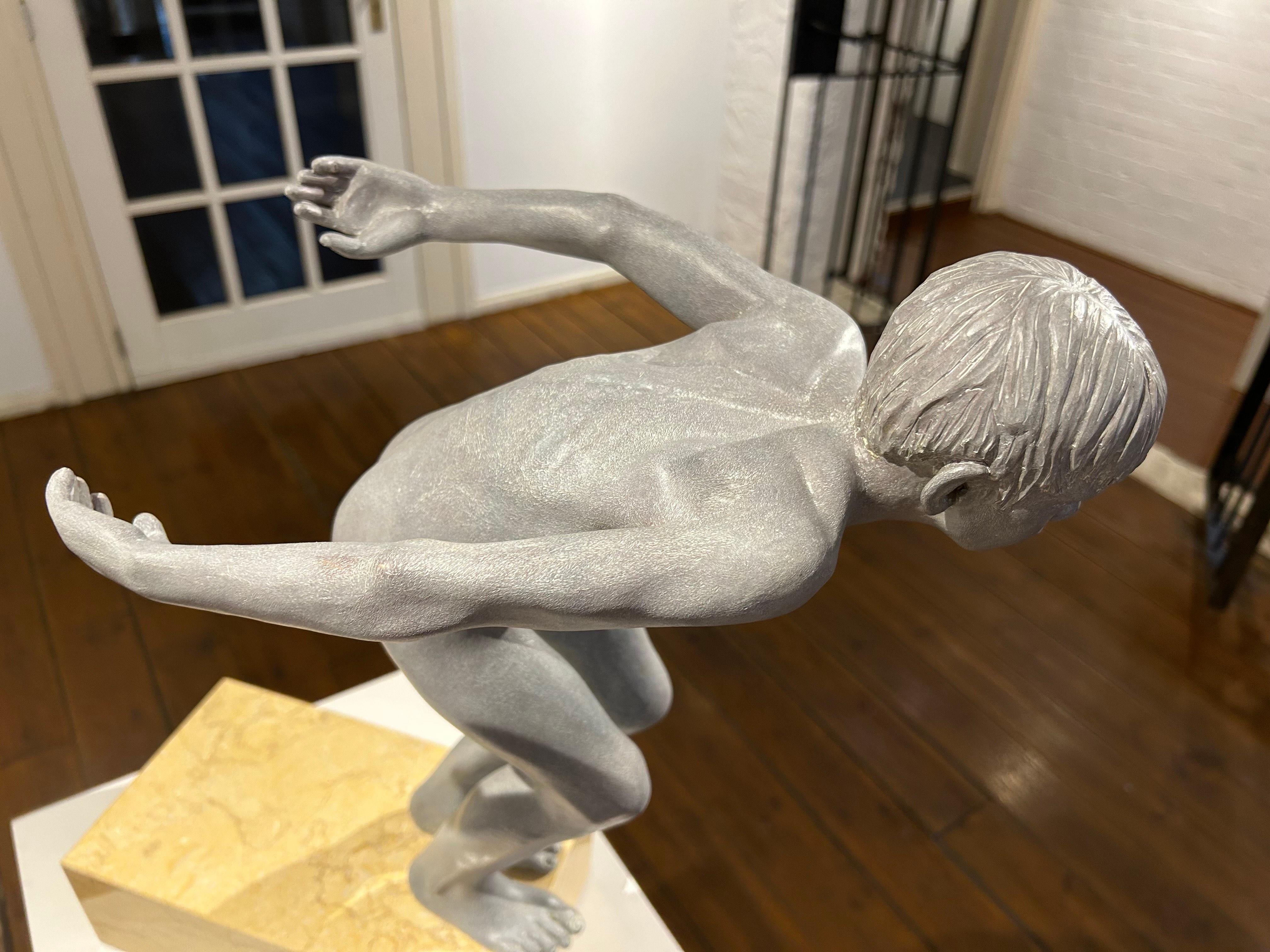 Insilit Bronce Mármol Piedra Escultura Contemporánea Desnudo Chico Saltando En Stock - Nude Sculpture Oro de Wim van der Kant