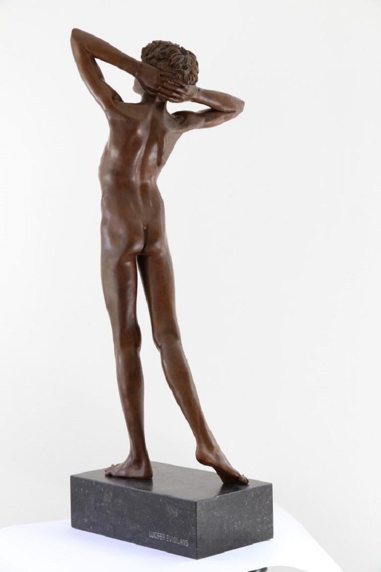 Lucifer Evangilans - Sculpture contemporaine en bronze - Figure de garçon nu masculin en vente 1