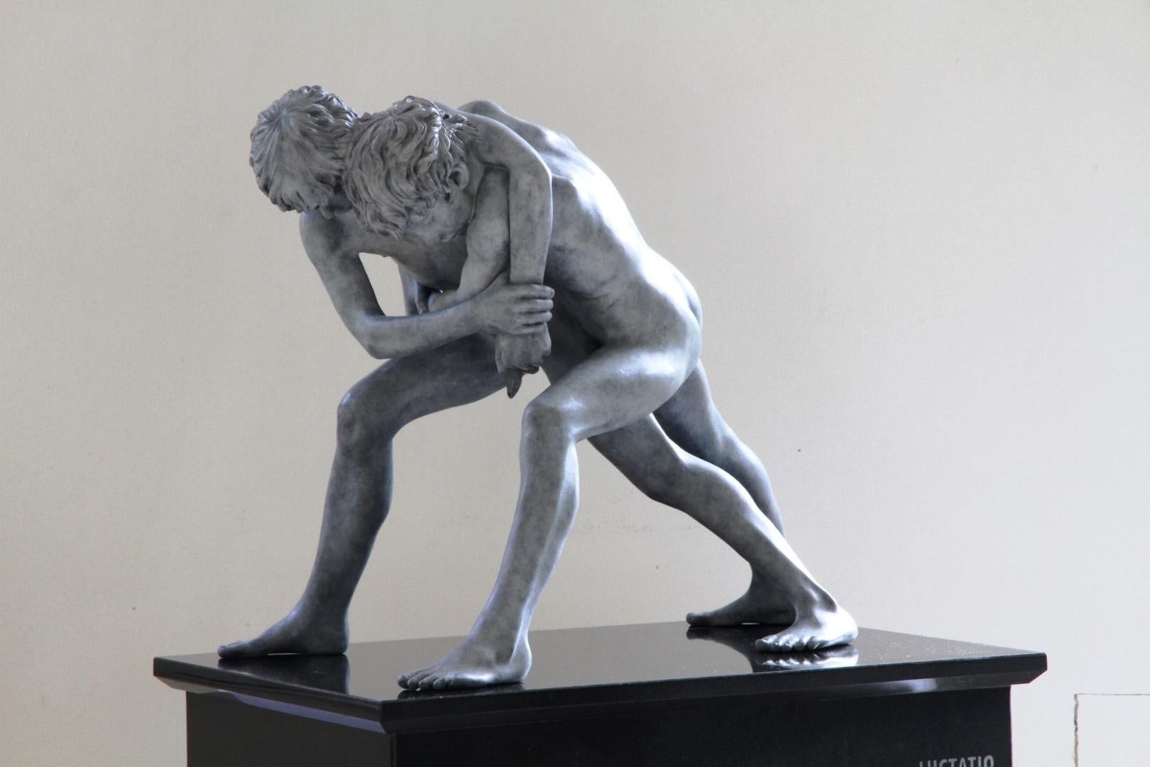 Bronze-Skulptur „Nackter Junge“, männliche Figur, Marmorstein, „Tatatio“ (Zeitgenössisch), Sculpture, von Wim van der Kant