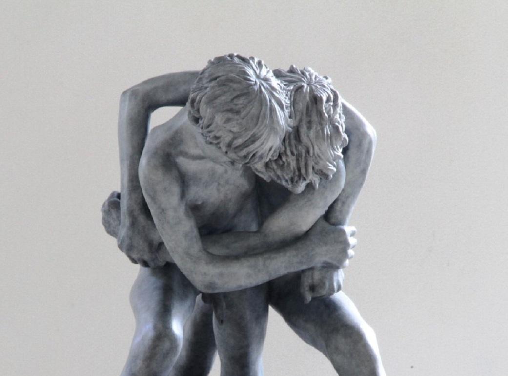 Luctatio Escultura de Bronce Niño Desnudo Figura Masculina Mármol Piedra en venta 2
