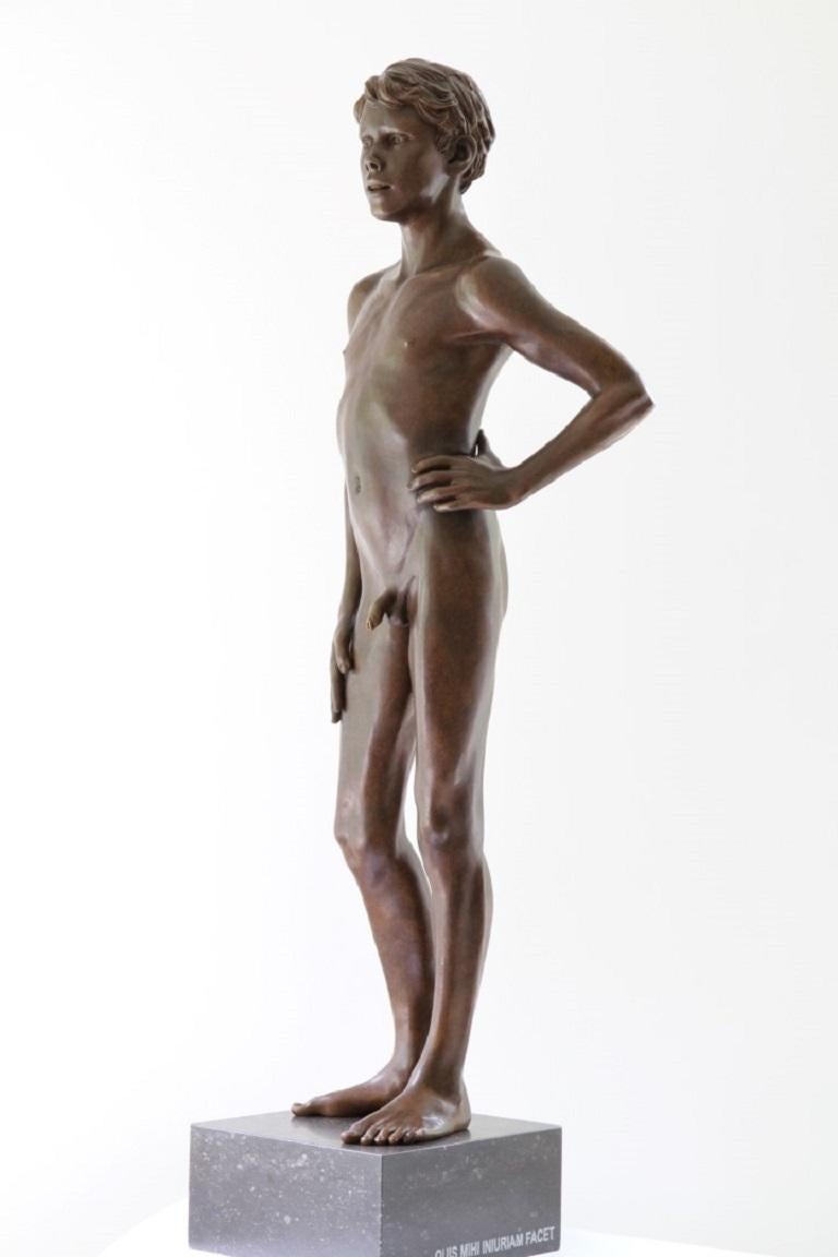 Quis Mihi Iniuriam Facet Bronze Sculpture Nude Boy Male Figure Marble In Stock I - Gold Figurative Sculpture by Wim van der Kant