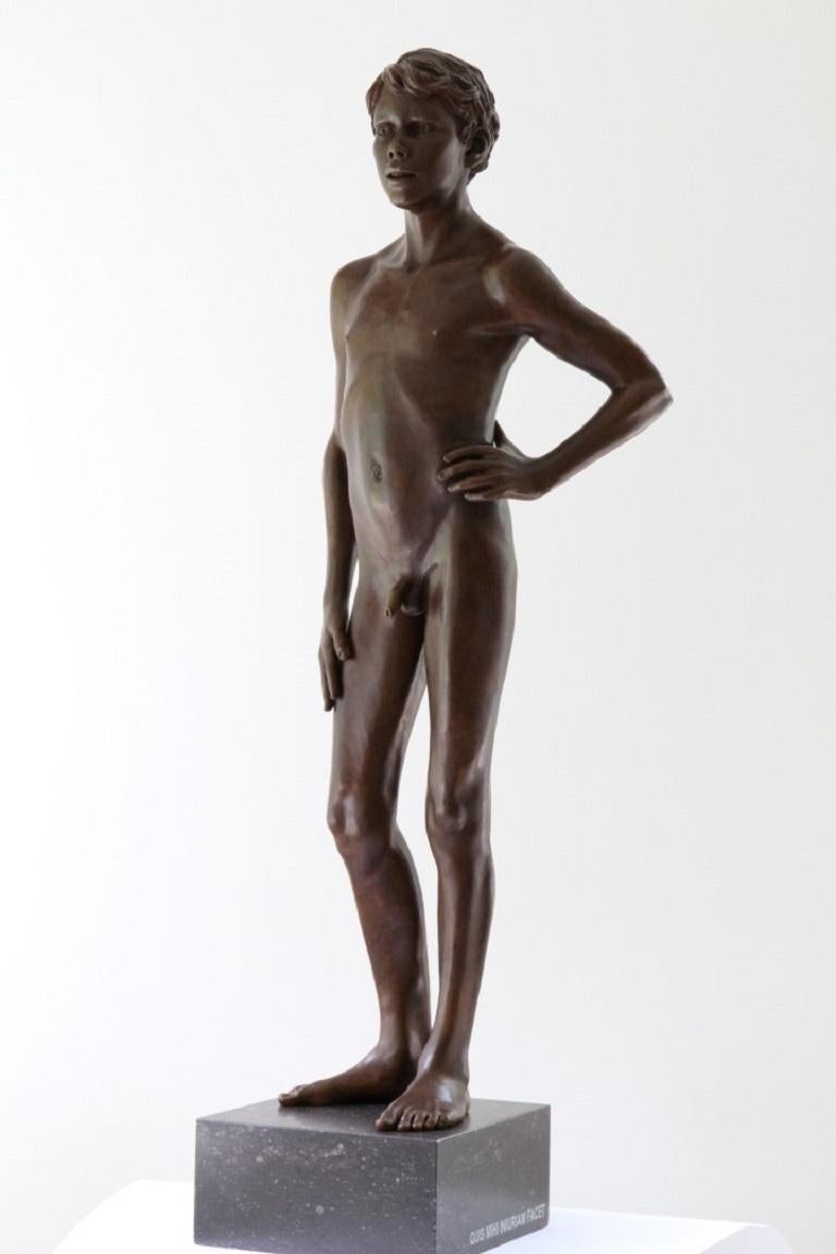 Quis Mihi Iniuriam Scultura in bronzo sfaccettato Nudo di ragazzo Figura maschile Marmo In magazzino - Sculpture Contemporaneo di Wim van der Kant