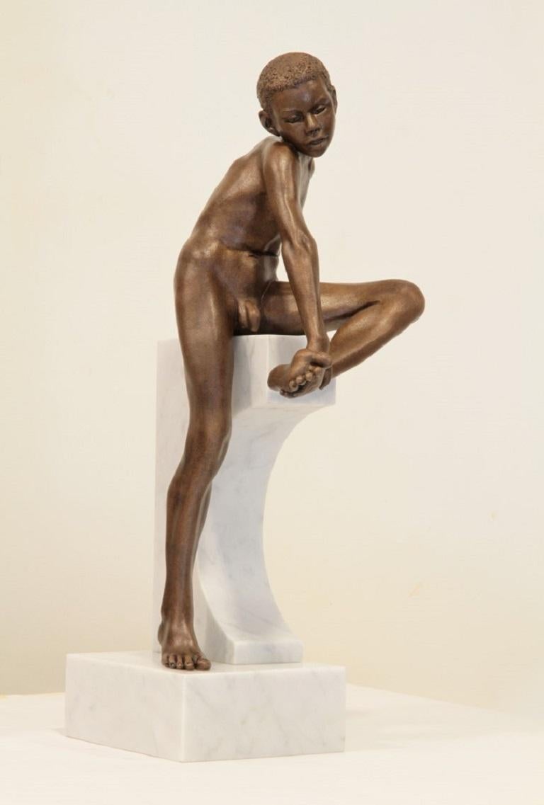 Saltationus Casus Bronze Contemporary Skulptur Nackter Junge Marmor Stone im Angebot 1