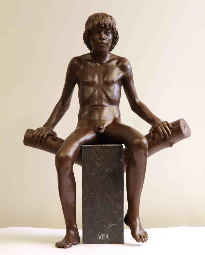 Ver Escultura de Bronce Figura Masculina Desnuda Niño - Sculpture de Wim van der Kant