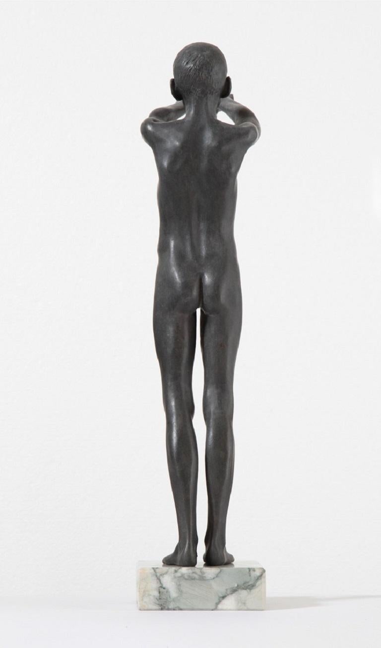 Volo Standender männlicher Akt-Skulptur-Figur aus Bronze, Junge, auf Lager (Gold), Nude Sculpture, von Wim van der Kant