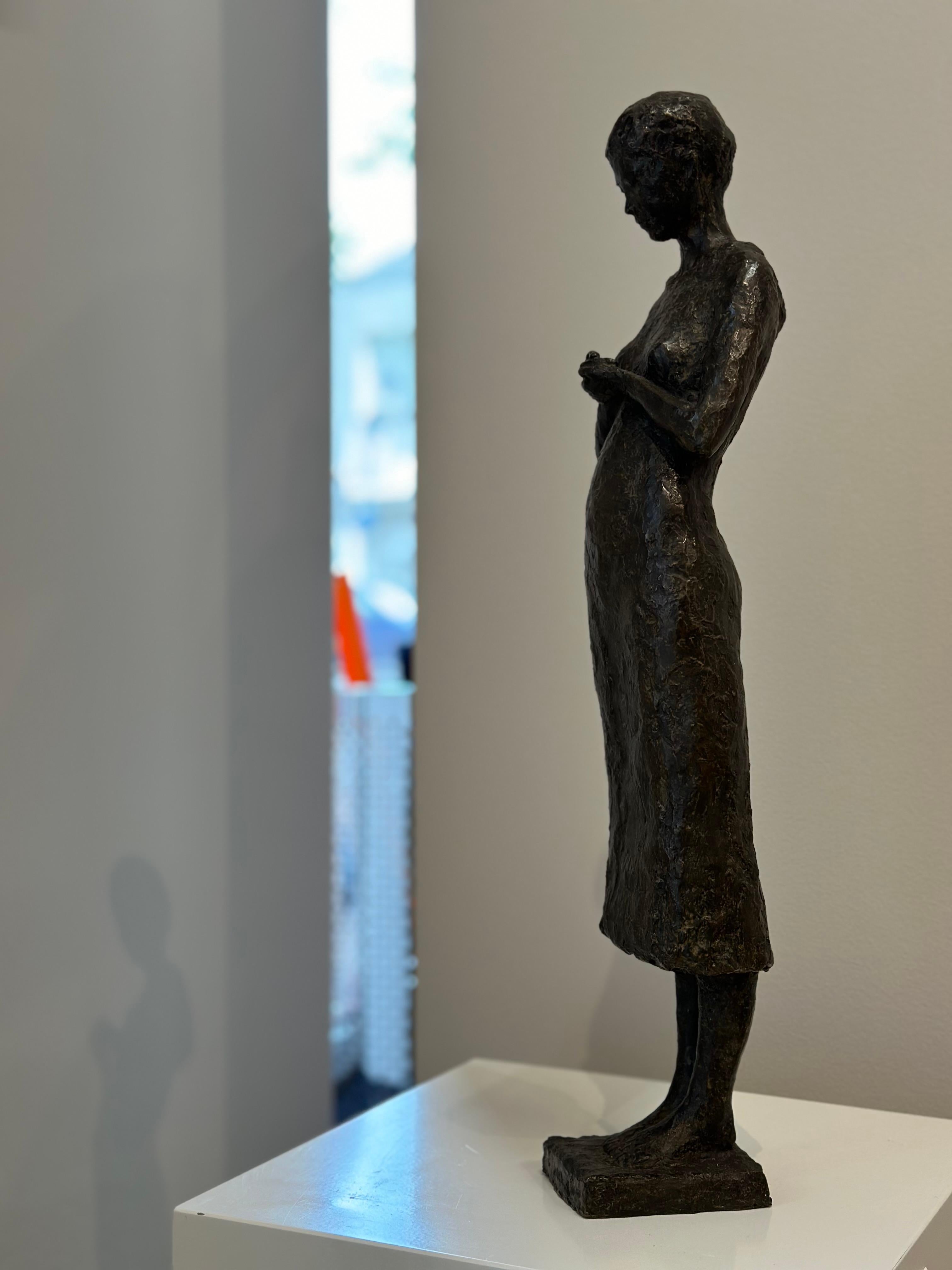 Daniëlle- 21st Century Bronze Sculpture of a sitting Young Girl - Gold Figurative Sculpture by Wim van der Kraan
