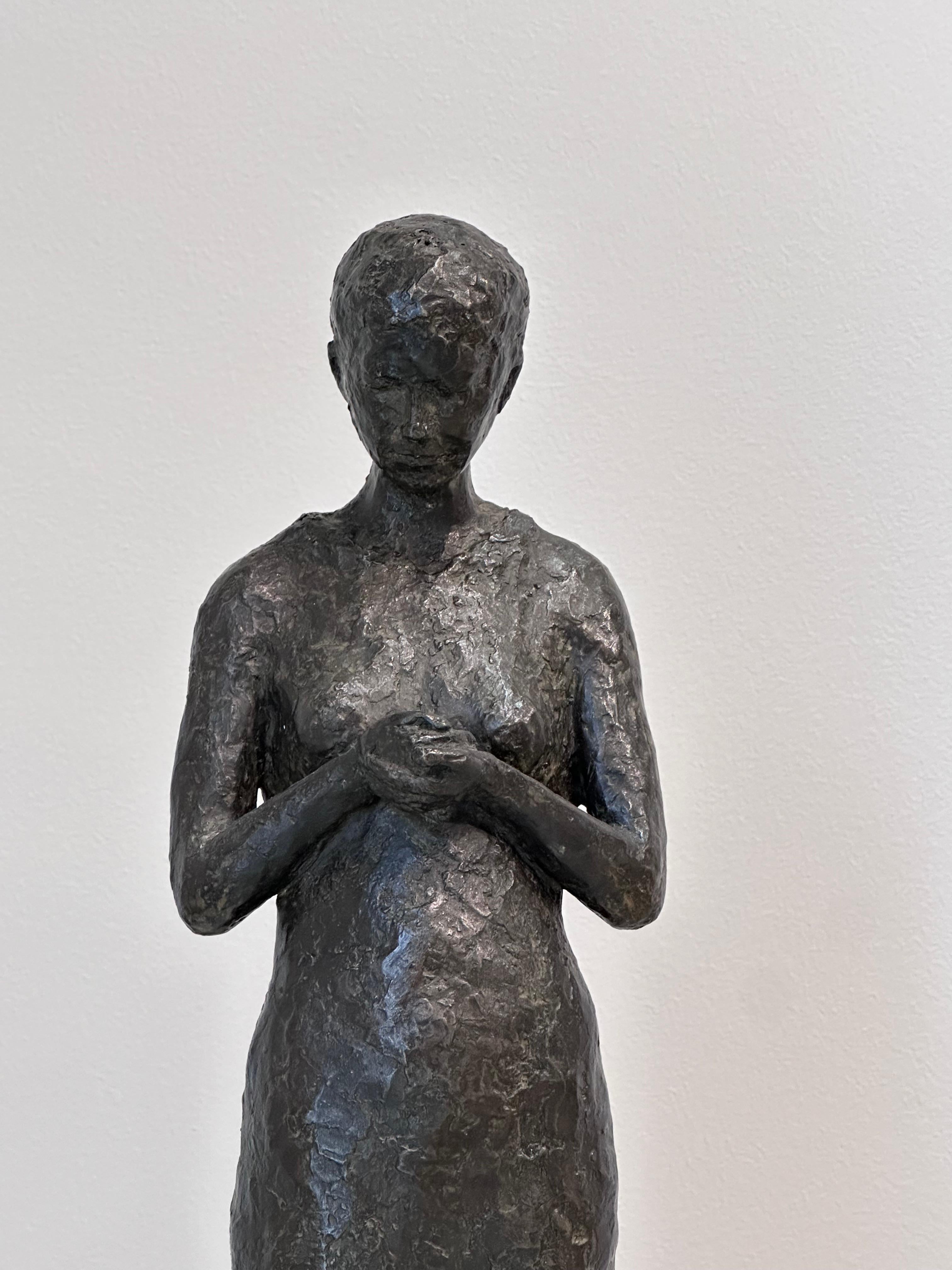 Daniëlle- 21st Century Bronze Sculpture of a sitting Young Girl For Sale 2