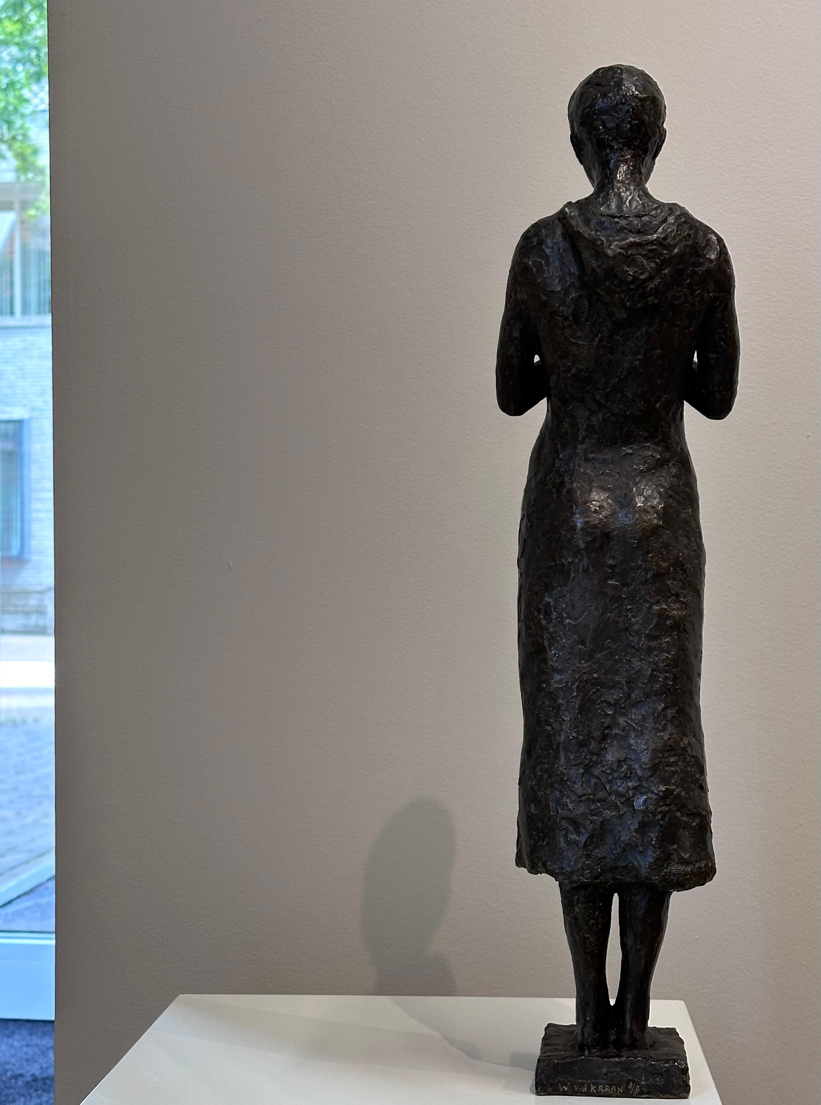 Daniëlle- 21st Century Bronze Sculpture of a sitting Young Girl For Sale 3