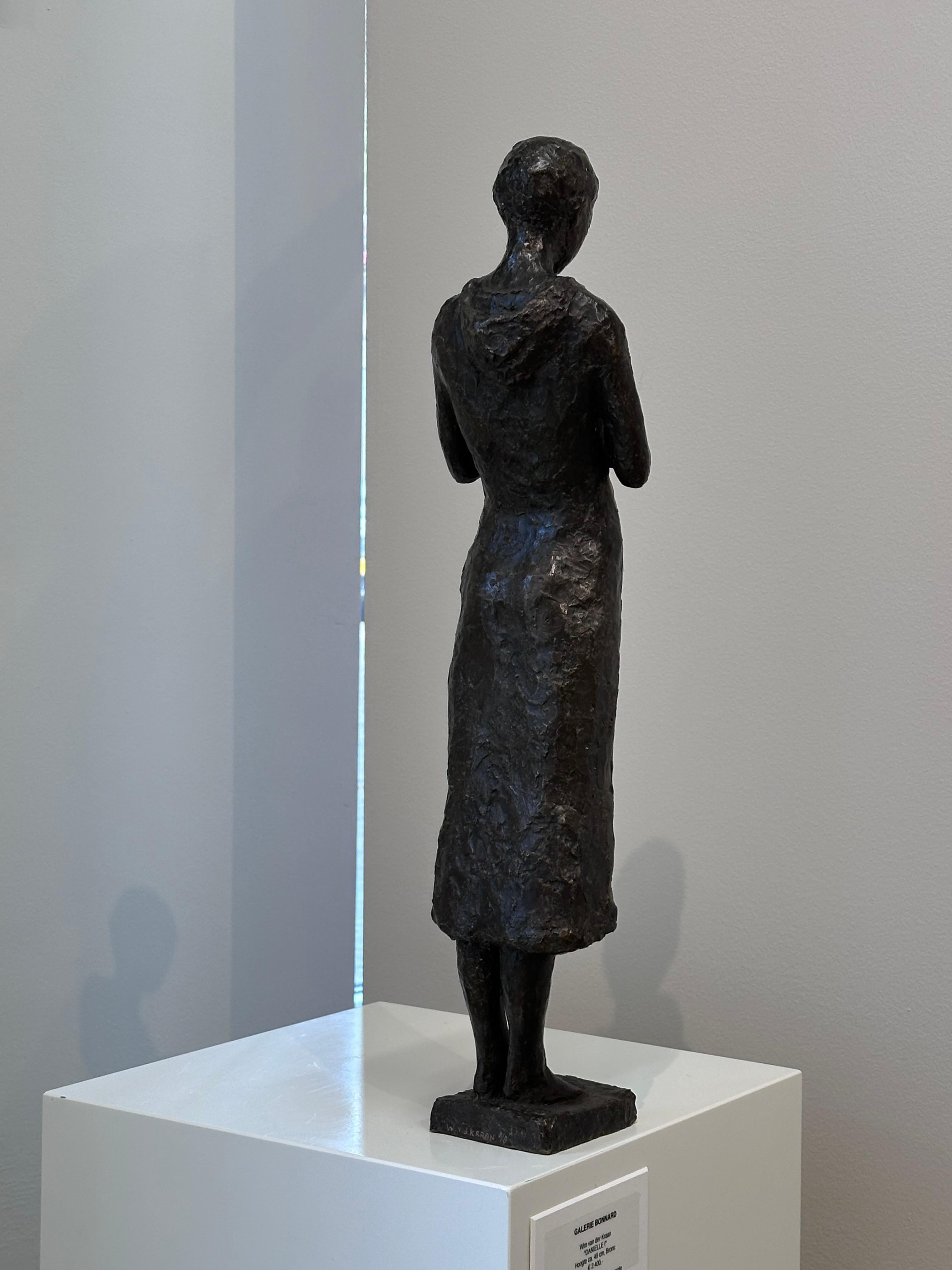 Daniëlle- 21st Century Bronze Sculpture of a sitting Young Girl For Sale 4