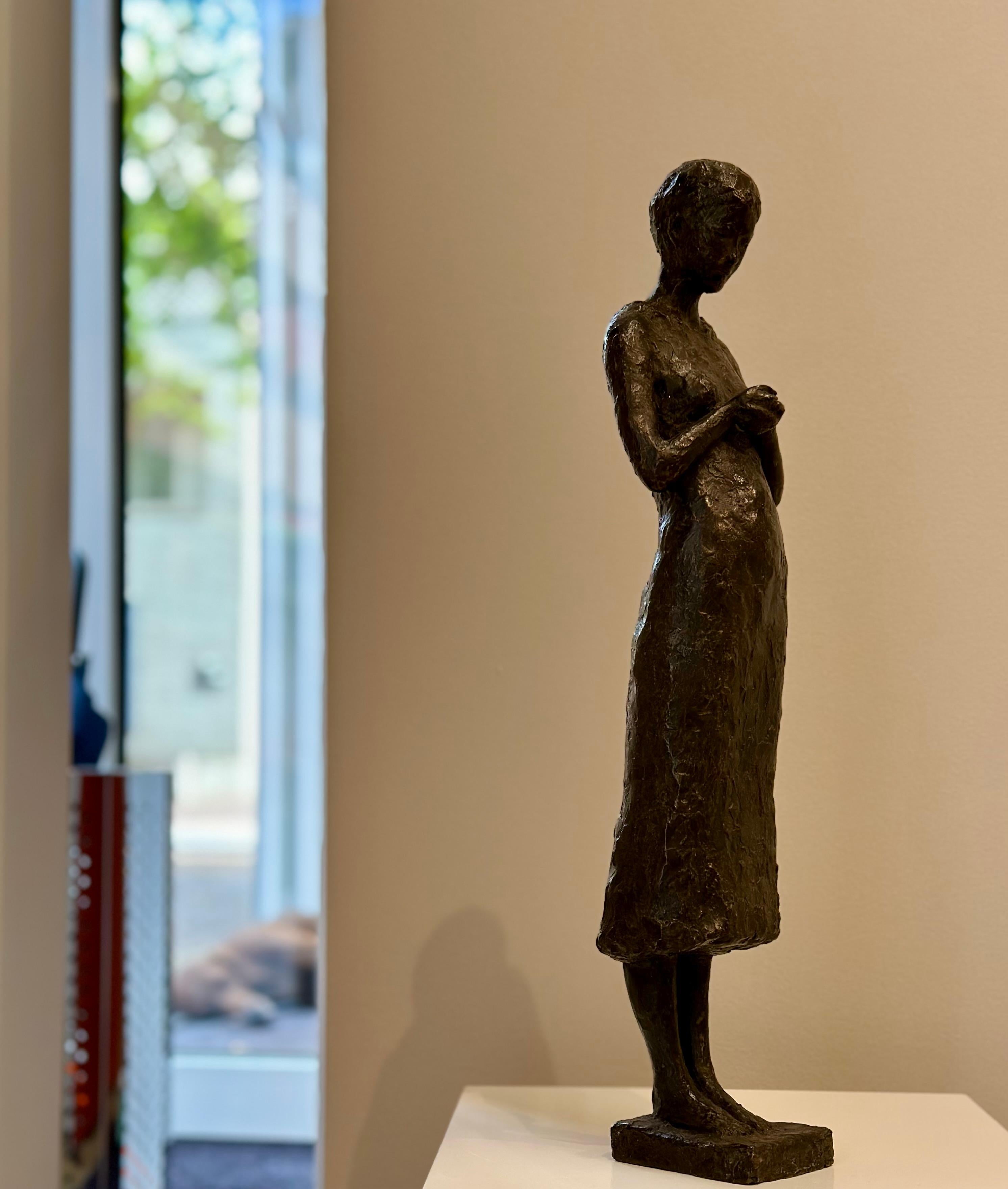 Daniëlle- 21st Century Bronze Sculpture of a sitting Young Girl For Sale 5