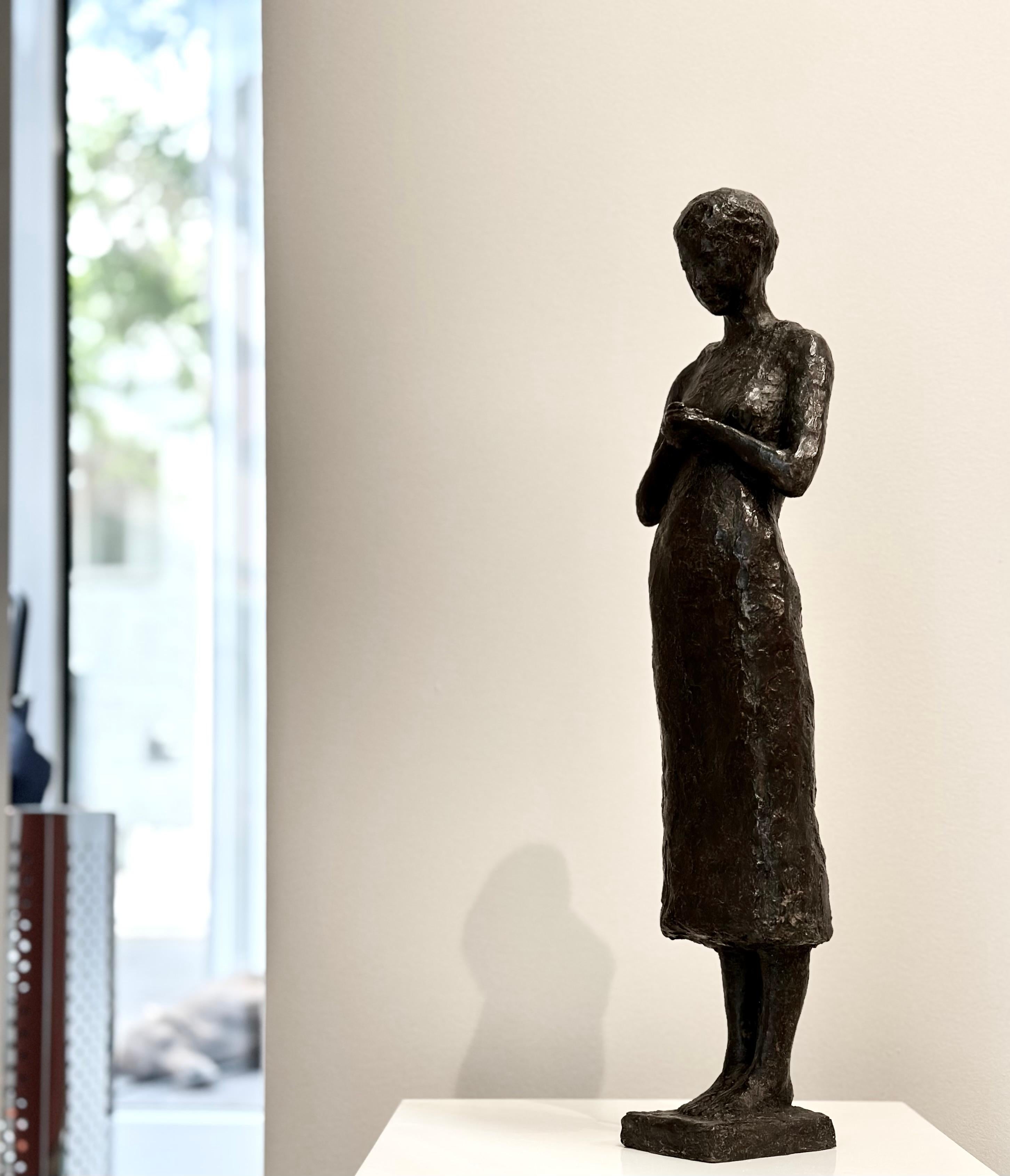 Wim van der Kraan Figurative Sculpture - Daniëlle- 21st Century Bronze Sculpture of a sitting Young Girl
