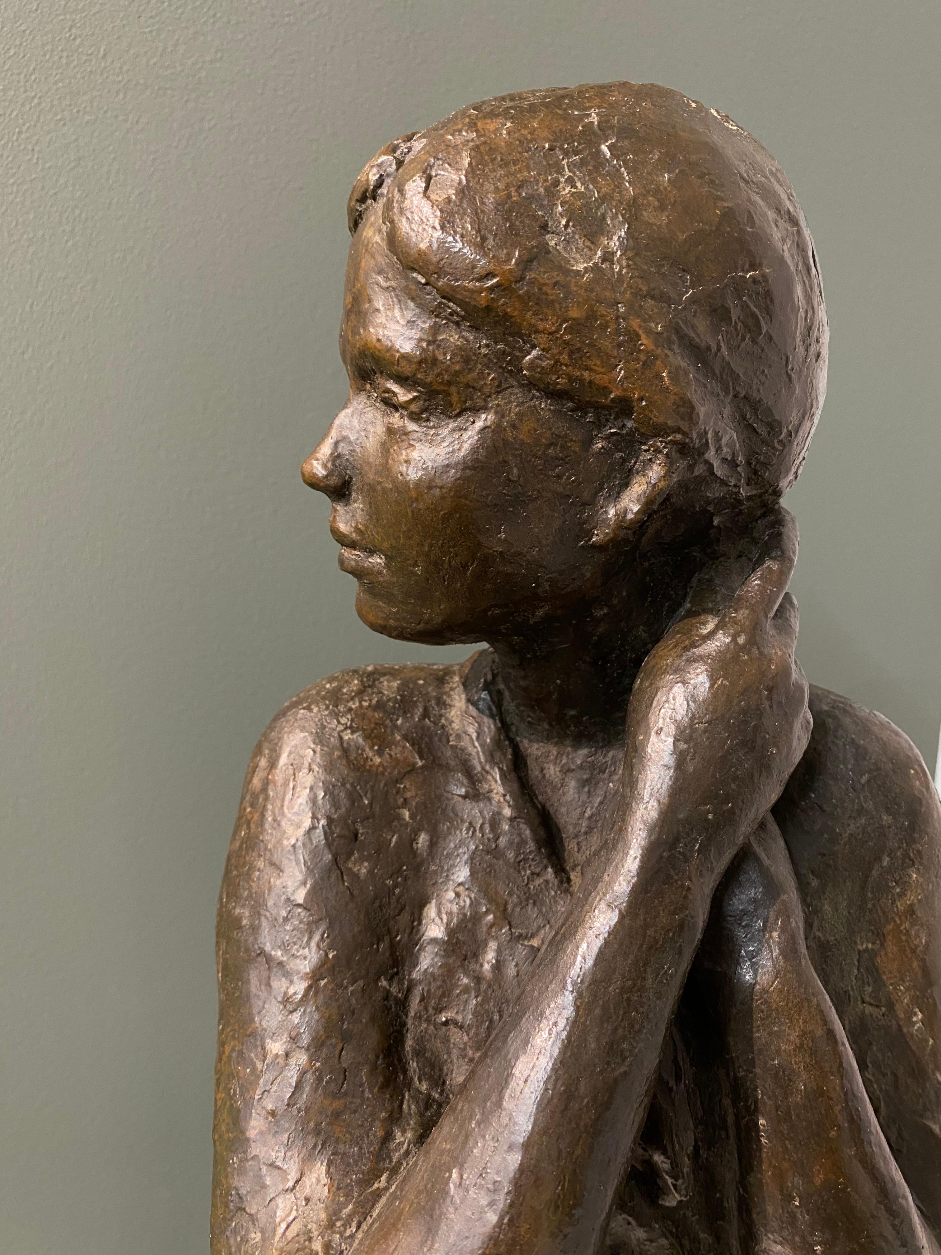 Maartje
45 x 20 x 17 cm
Bronze

The theme van der Kraan likes most is to show the growing of young girls. Living in their own world. The narrative sculptures show 'the woman' and 'the girl' withdrawn into 'the self'. The posture, the dress, the