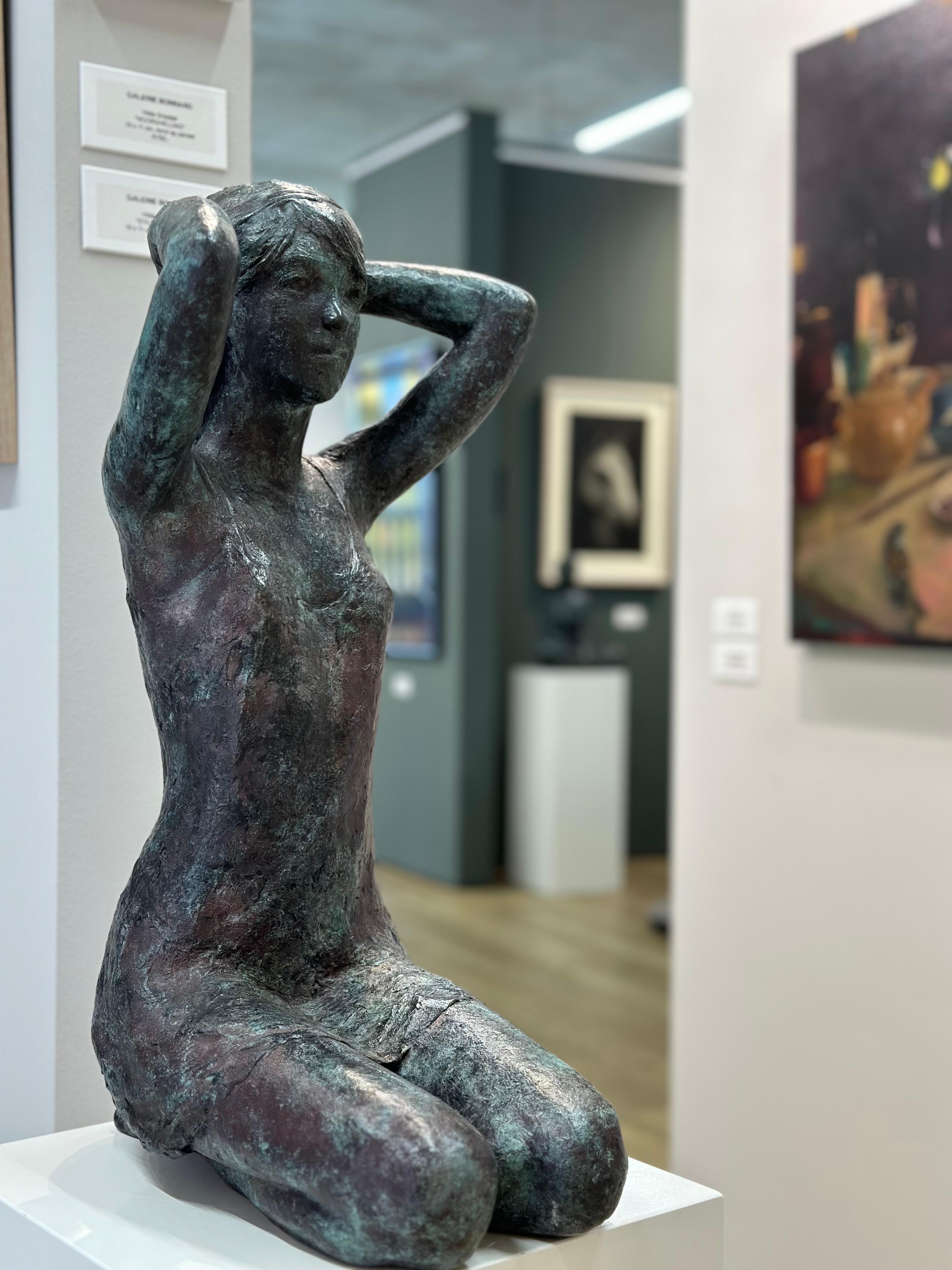 Marjo- 21st Century Bronze Sculpture of a sitting Young Girl For Sale 3