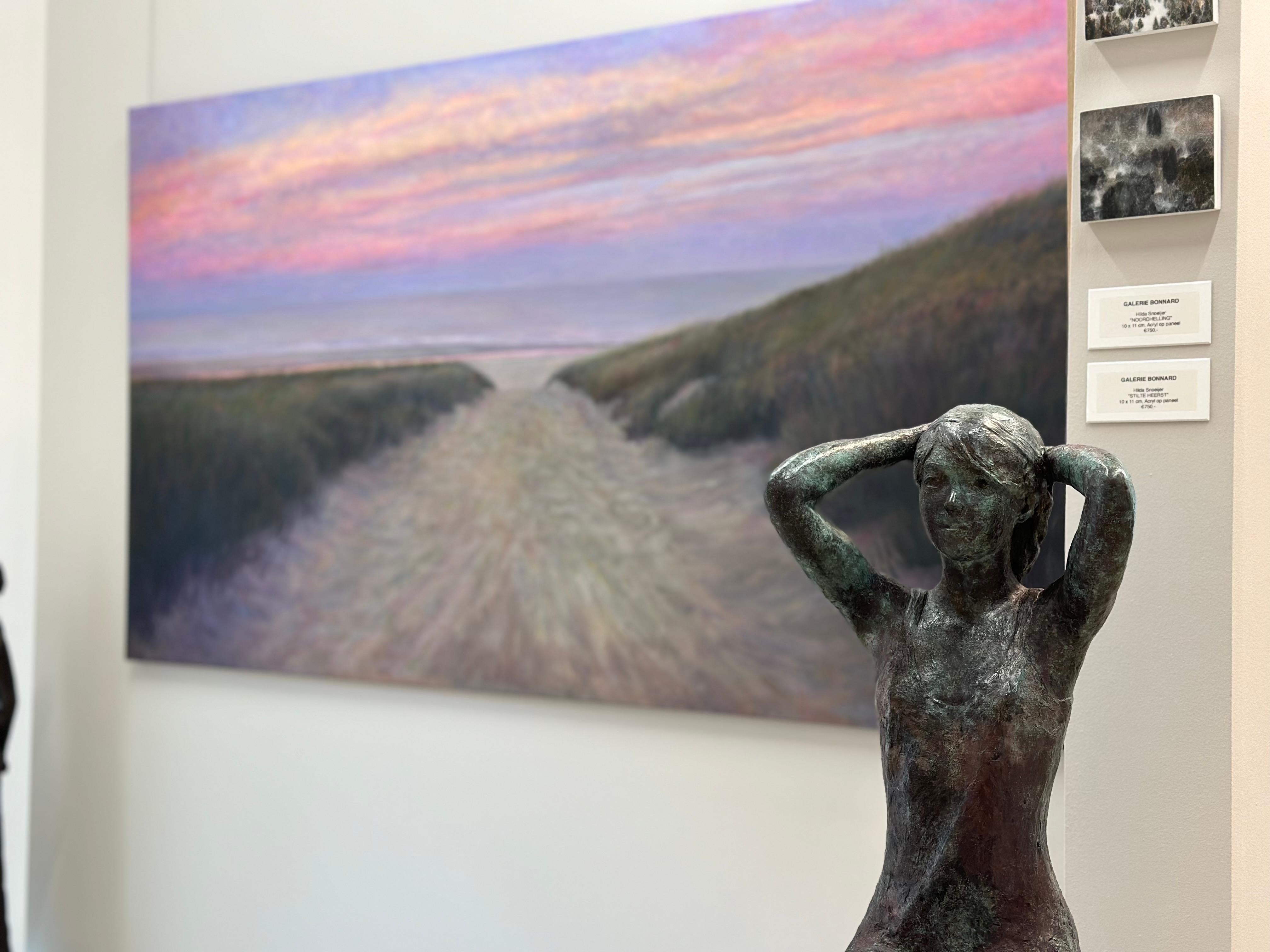 Marjo- 21st Century Bronze Sculpture of a sitting Young Girl For Sale 5