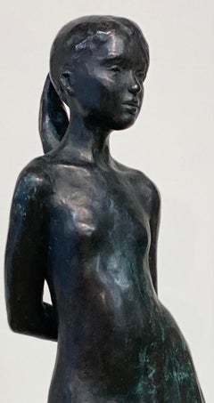 Marjolein- Bronzeskulptur eines jungen Mädchens aus dem 21. Jahrhundert