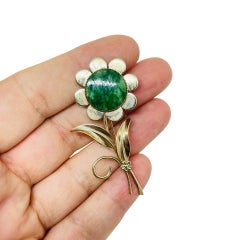 Spilla vintage WINARD in oro placcato 12kt con pietra in vetro verde a forma di fiore, firmata