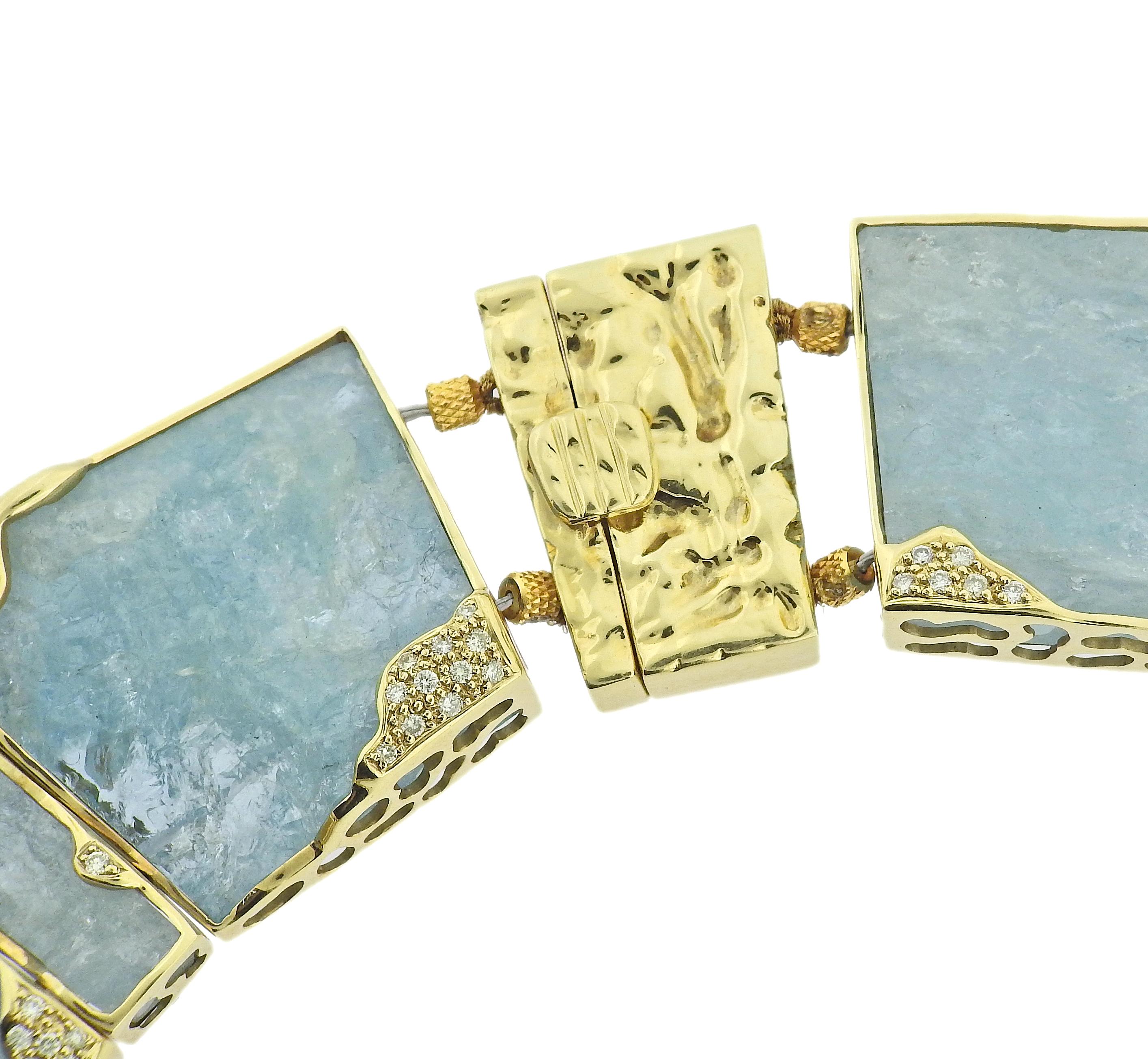Exclusive craftmanship hammered necklace set with 1,305ctw natural aquamarine and 4.20ctw in VS/H diamonds, designed for Winc. Necklace is 5 5/8