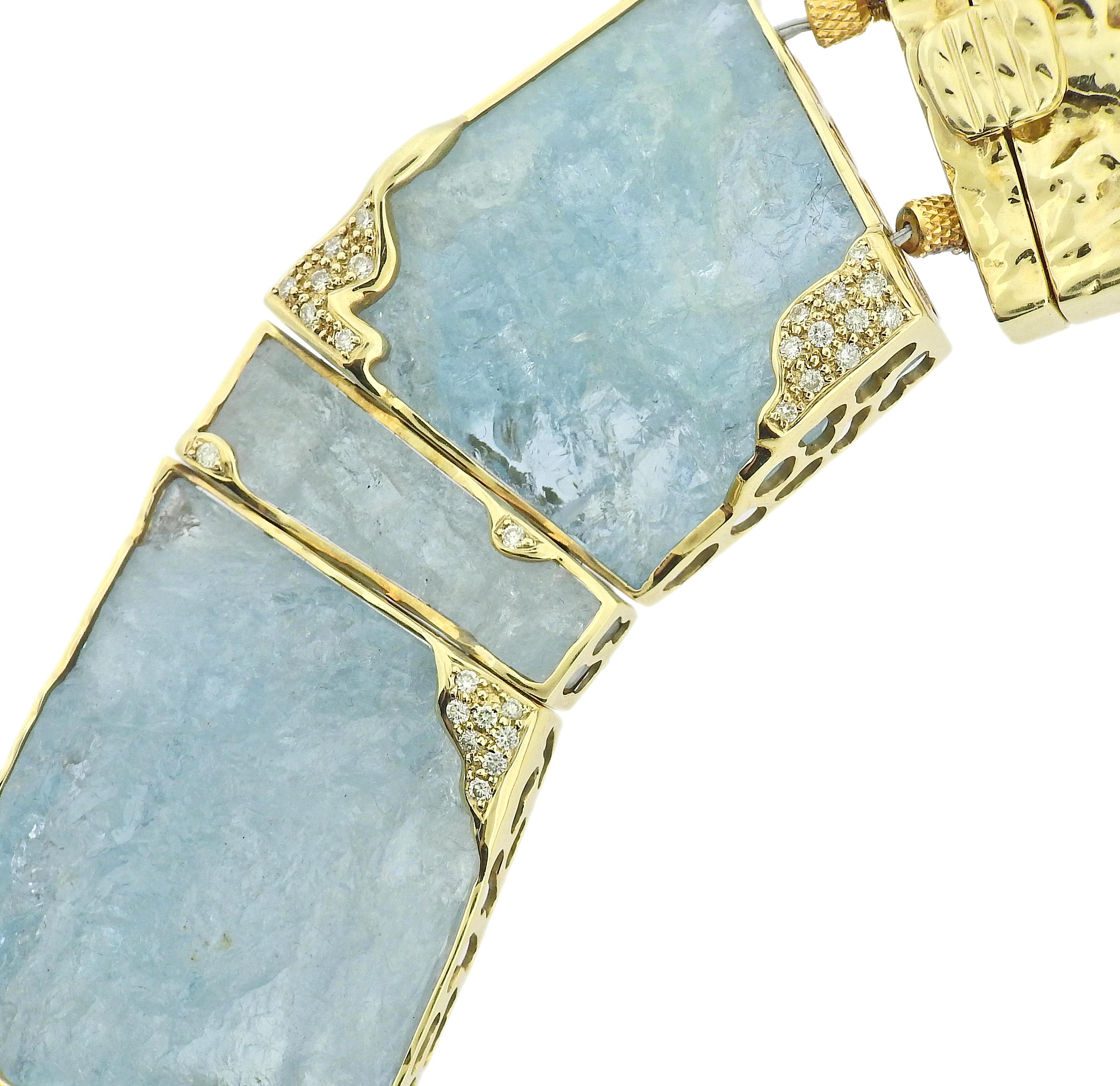 Winc Magnificent Natural Aquamarine Hammered Gold Diamond Necklace In Excellent Condition For Sale In Lambertville, NJ