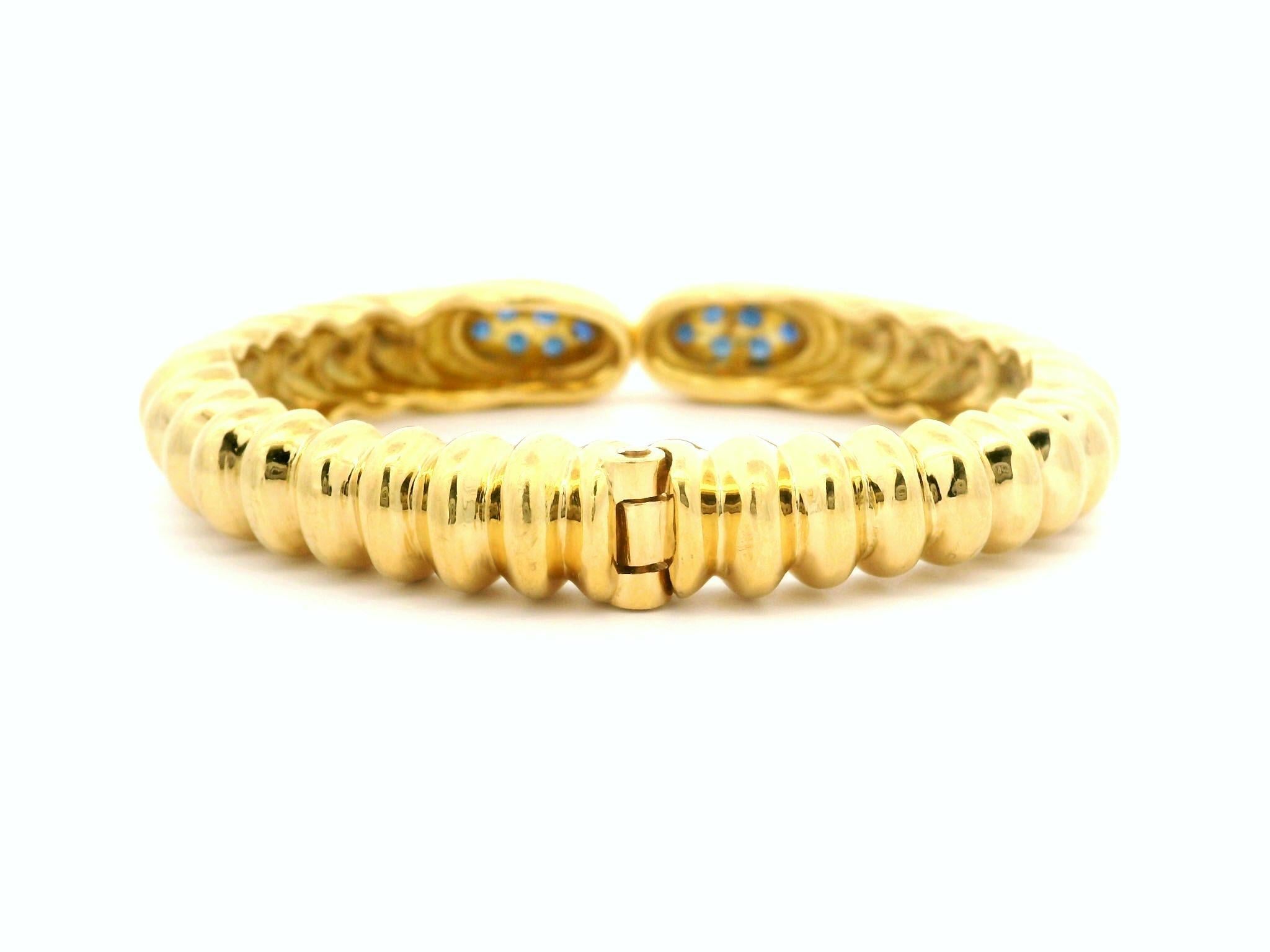 Winc Robert Wander 18k Yellow Gold Sapphire Pyramid Hinged Cuff Bracelet In Excellent Condition In Montclair, NJ