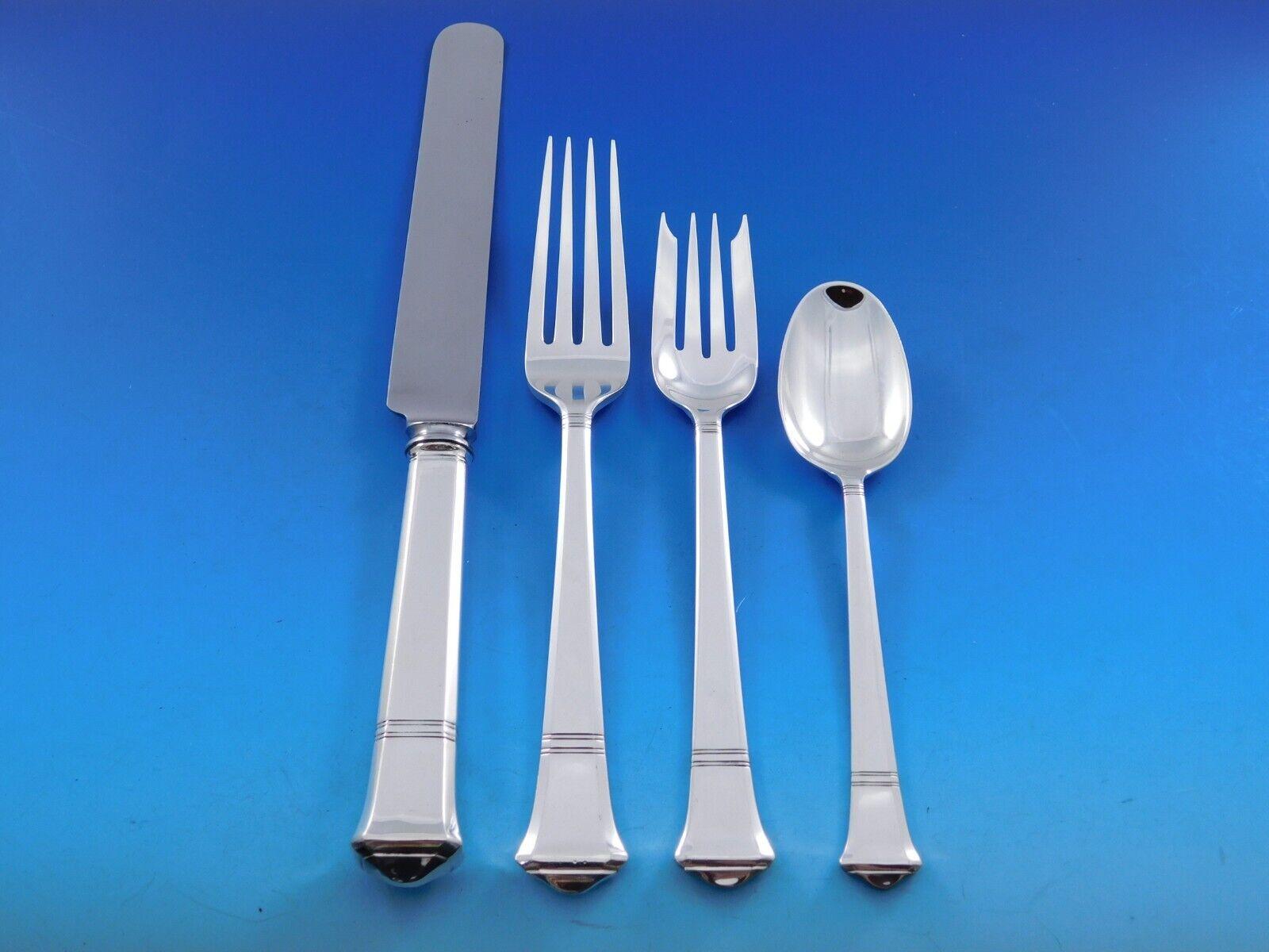 Conçue dans un souci d'équilibre et de proportion, chaque pièce d'argenterie de Tiffany & Co. est un chef-d'œuvre de forme et de fonction. Windham a été introduit pour la première fois par Tiffany en 1923. Il a été nommé d'après le comté du