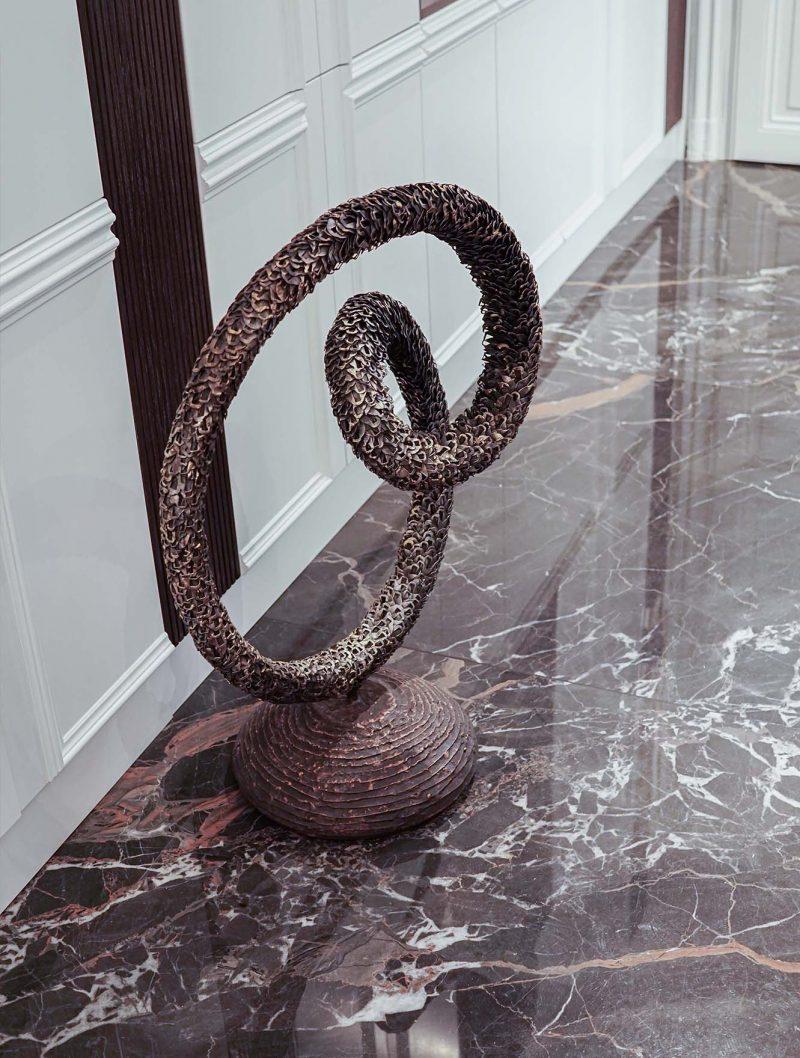 Winding Motion-Skulptur von Anadora Lupo  (Balkan) im Angebot