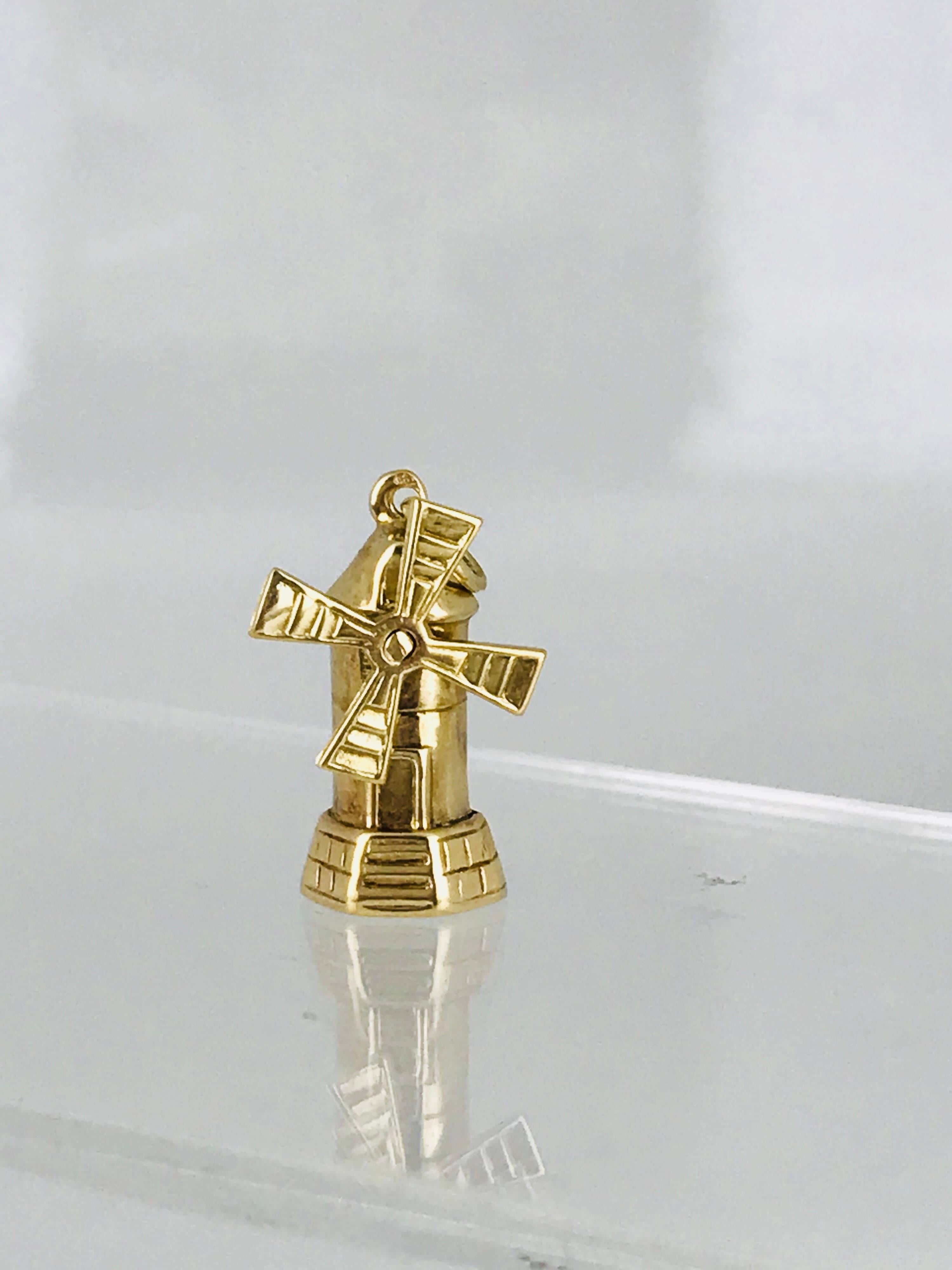 Modern Windmill, with Movable Mill, 14 Karat Yellow Gold, circa 1930s For Sale