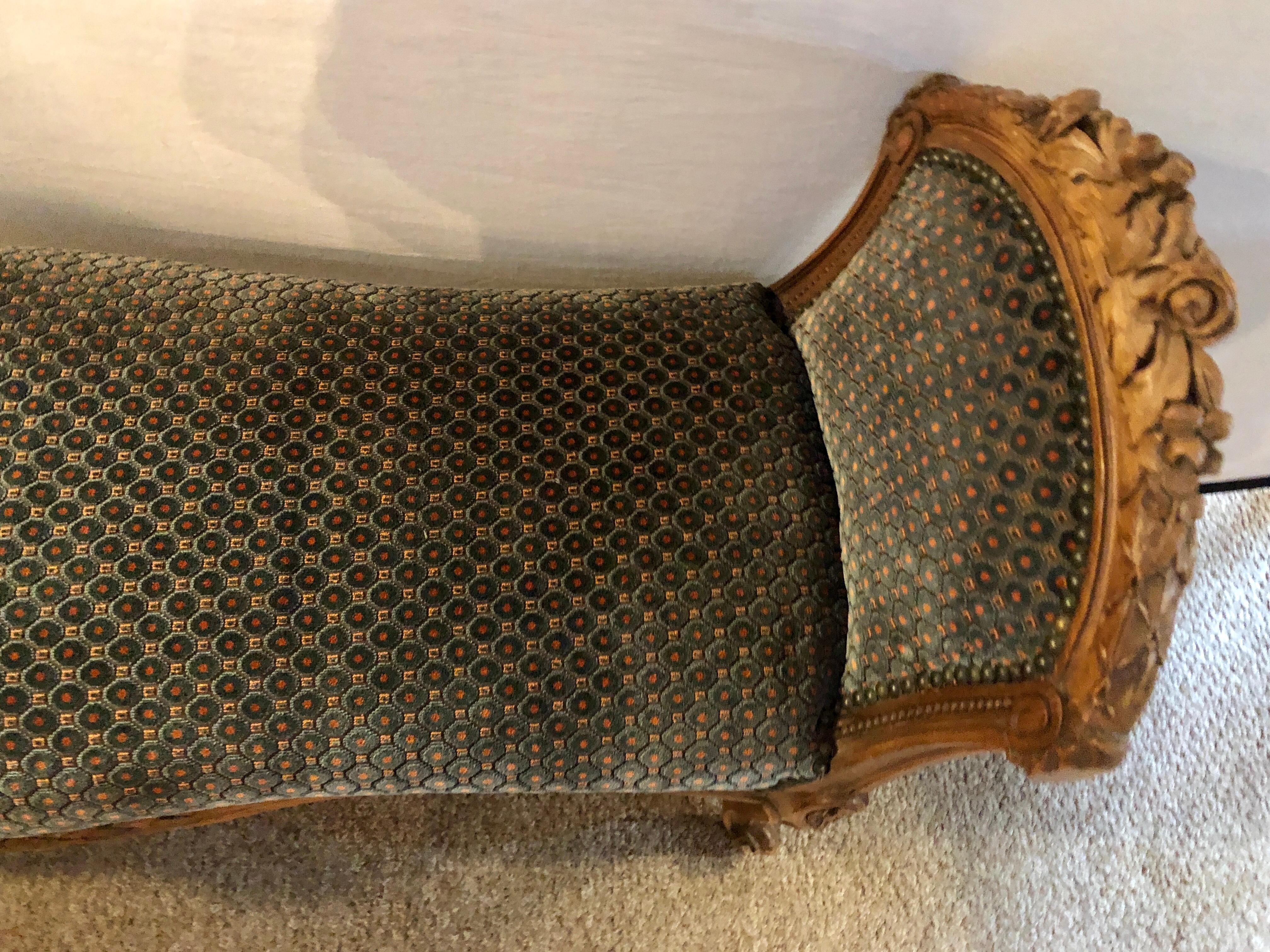 Window Bench in French Louis XVI Carved Style in Walnut Wood In Fair Condition In Stamford, CT