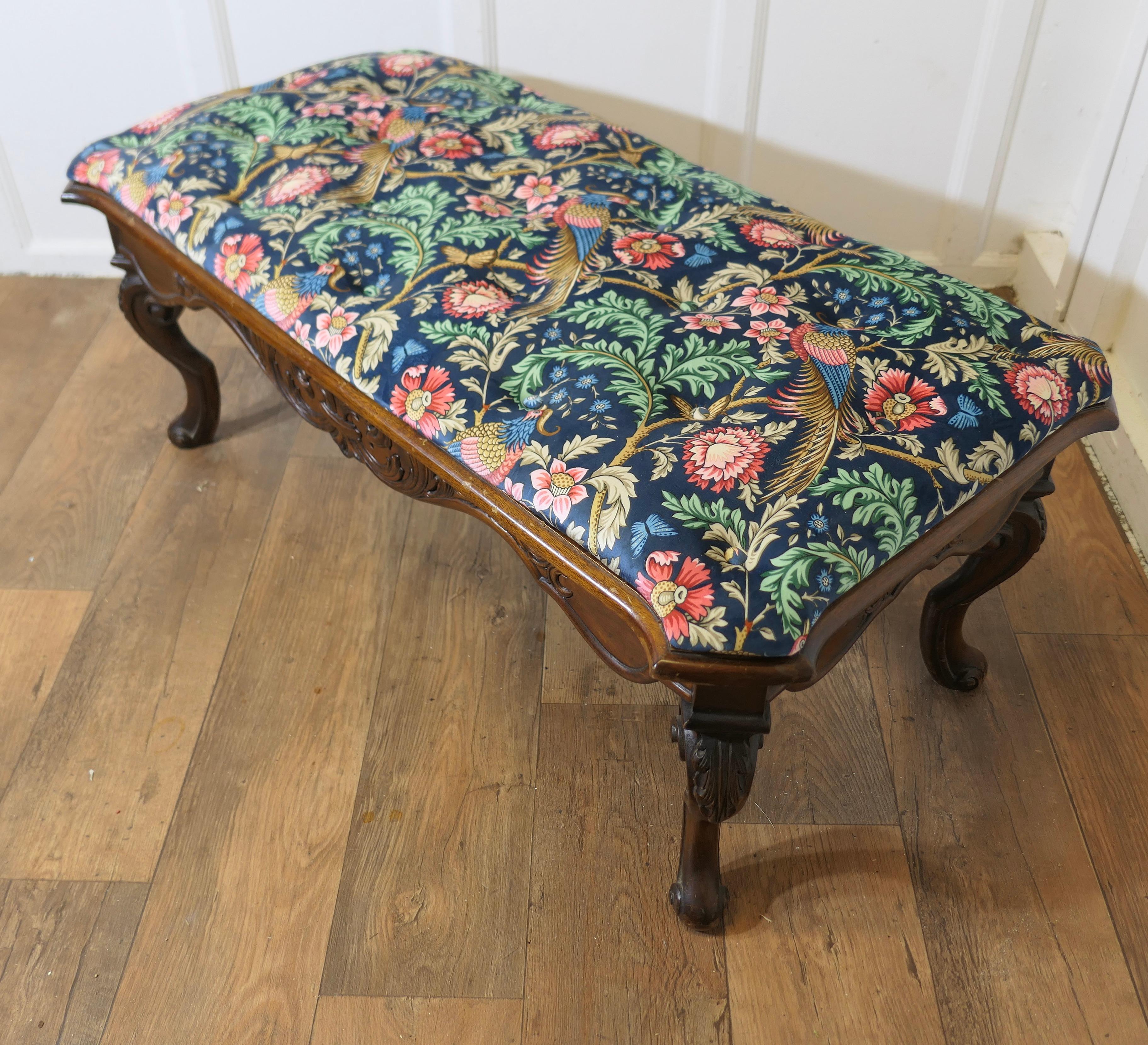 Sgabello da finestra imbottito in velluto Navy Liberty William Morris in vendita 1
