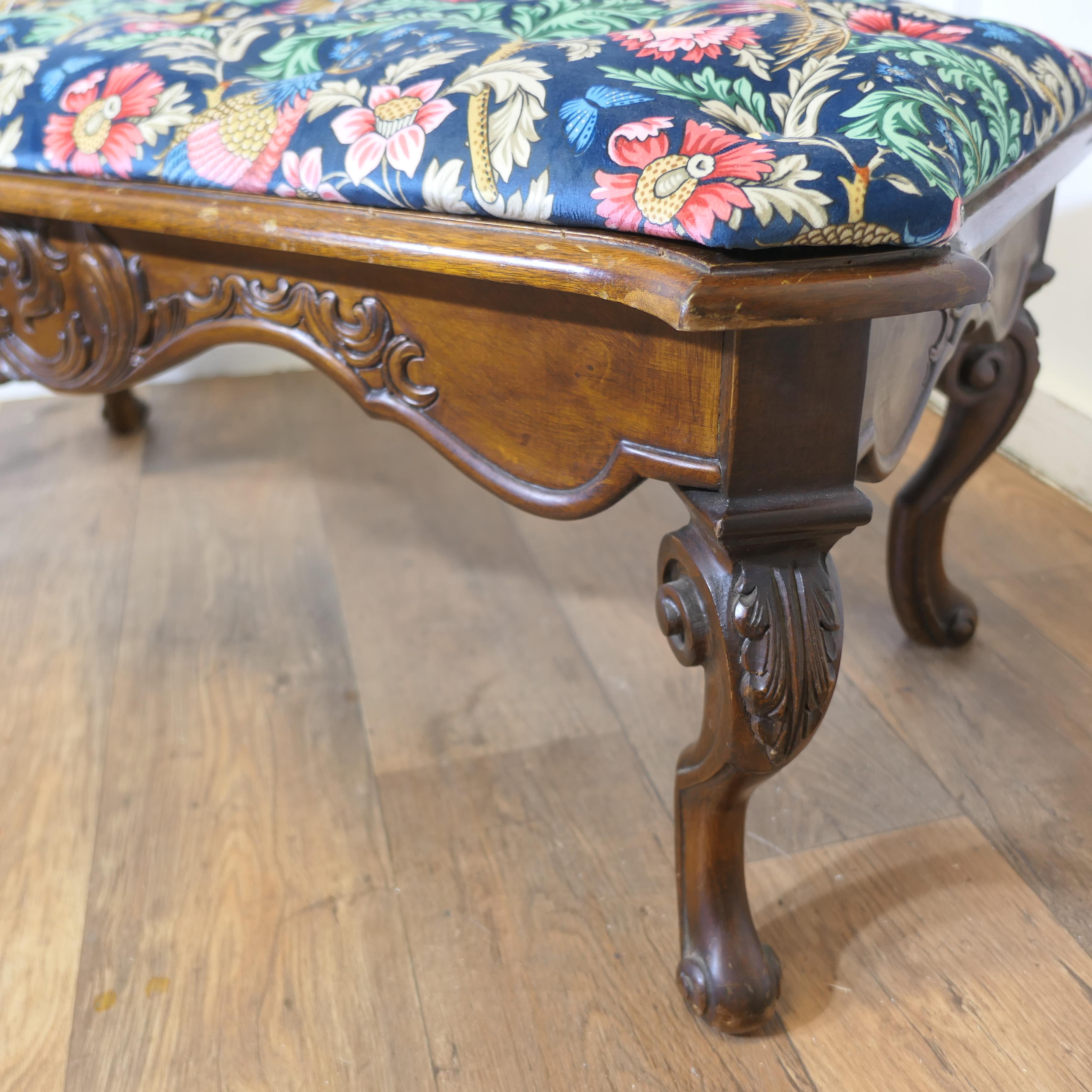 Sgabello da finestra imbottito in velluto Navy Liberty William Morris in vendita 2