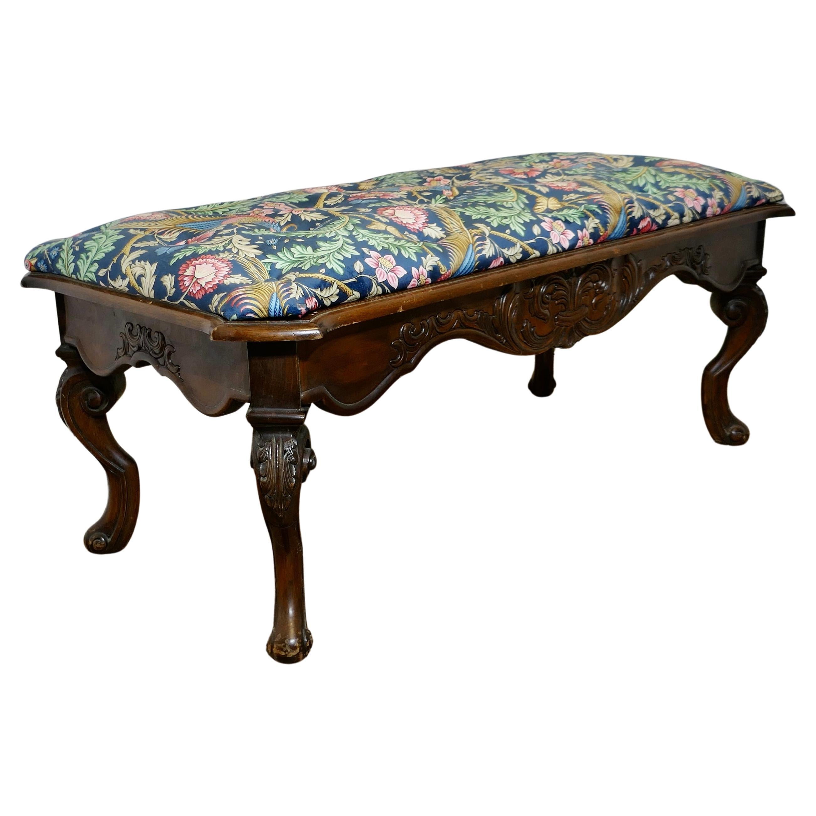 Sgabello da finestra imbottito in velluto Navy Liberty William Morris in vendita