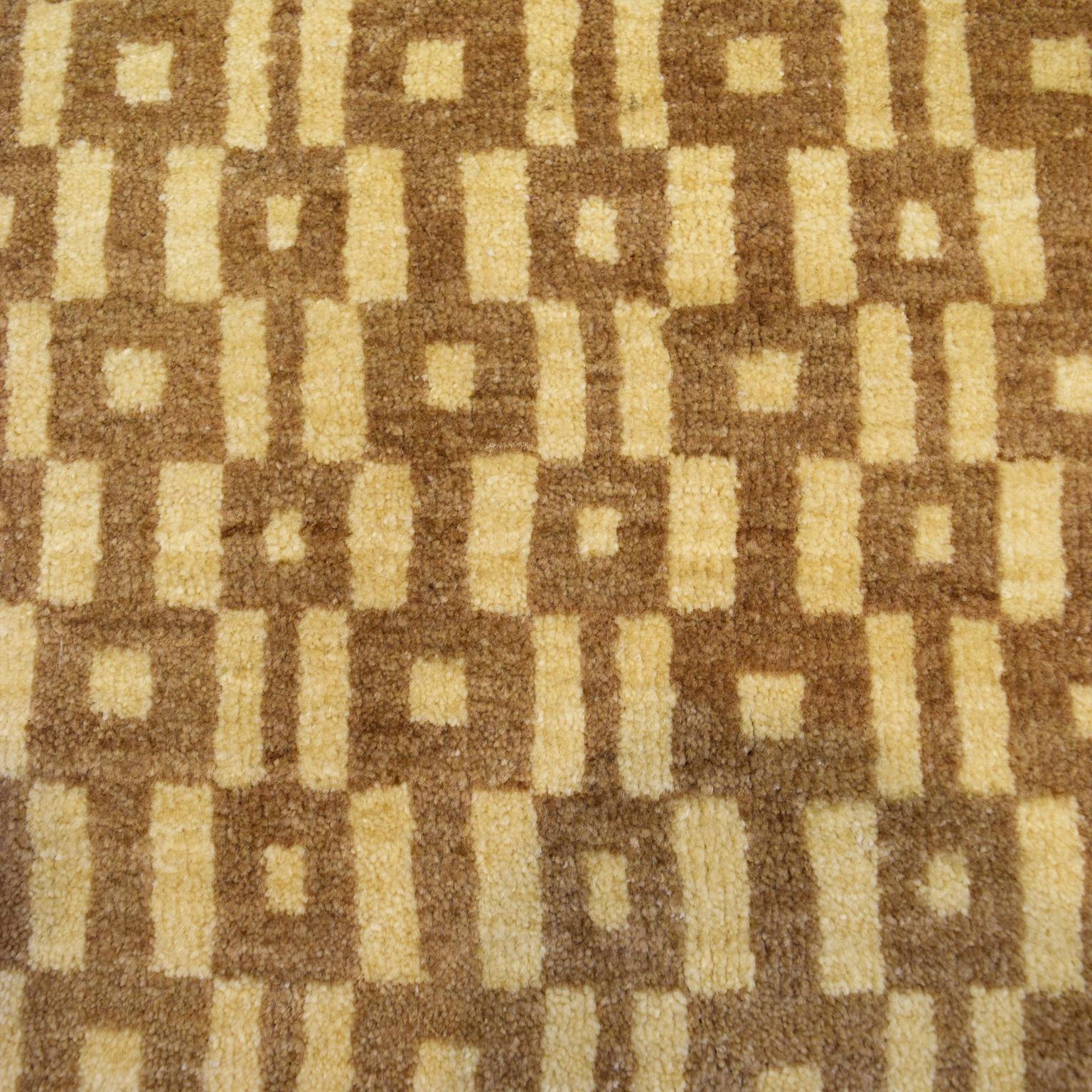 Hand-Knotted Art Deco Persian Rug in Cream and Brown Wool, 7' x 8' (Pflanzlich gefärbt) im Angebot