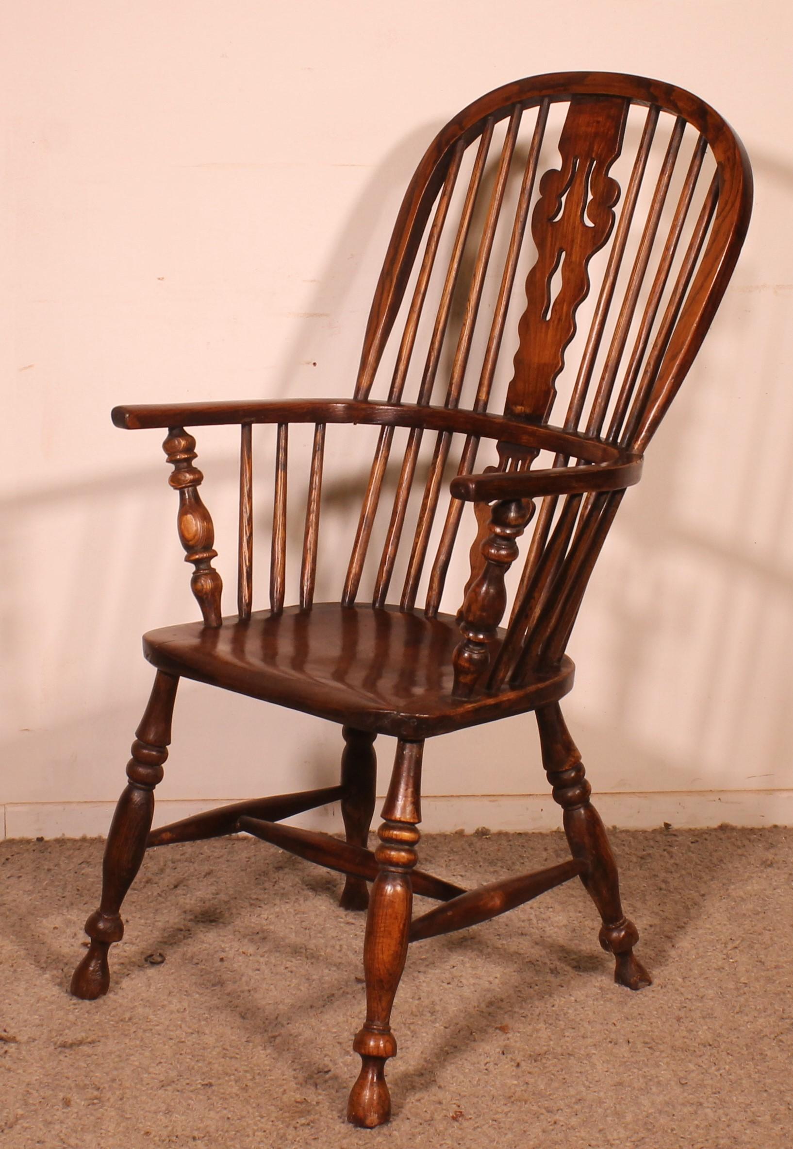 Sillón Windsor de fresno y olmo de principios del siglo XIX en venta 4