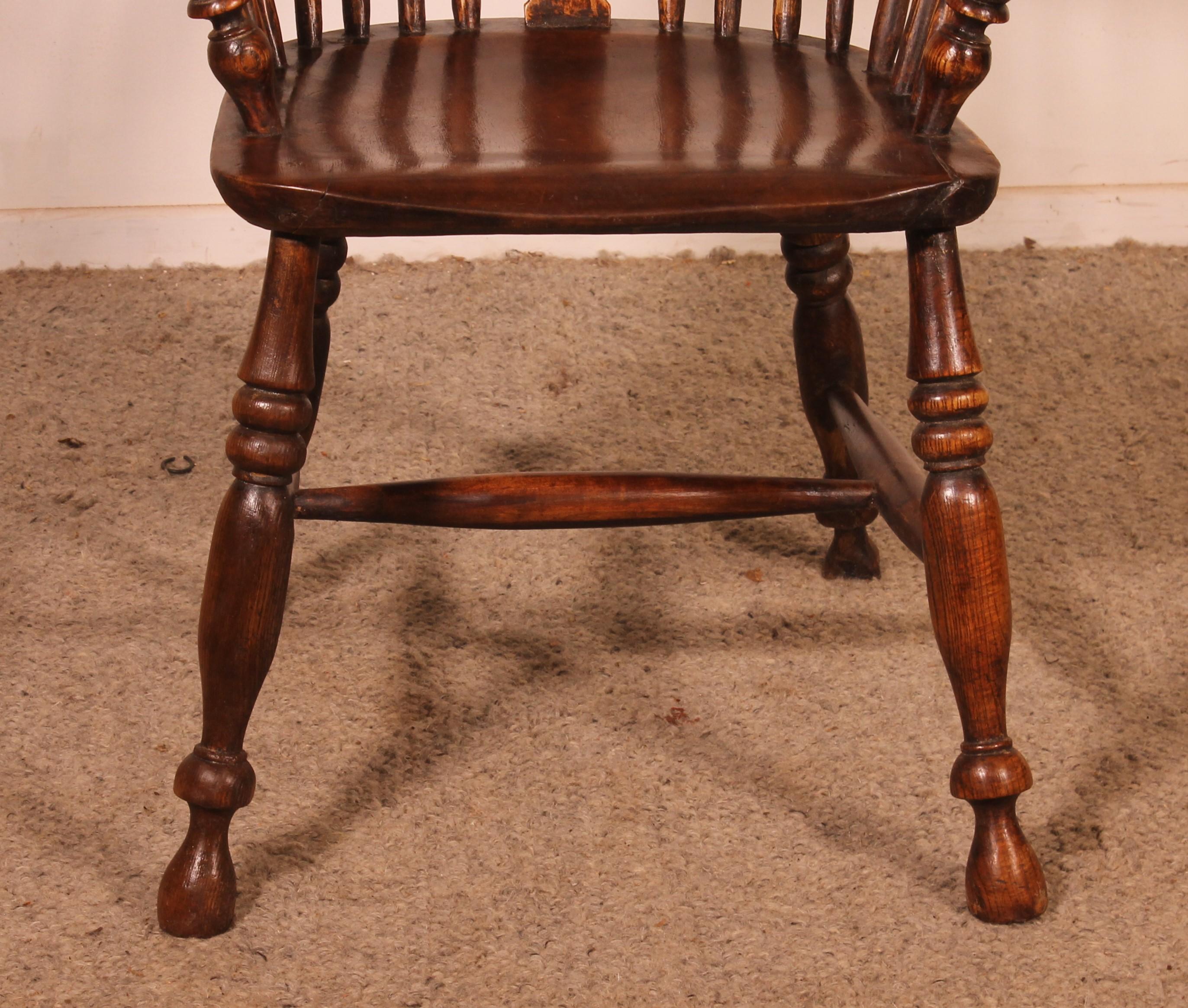 fino sillón Windsor inglés del siglo XIX en fresno y olmo.

Sillón muy bonito de buena calidad y que tiene una elegante base y decoración en el respaldo.
Muy bella pátina y en magnífico estado.
Altura del asiento de 45 cm.
Asiento de una sola pieza